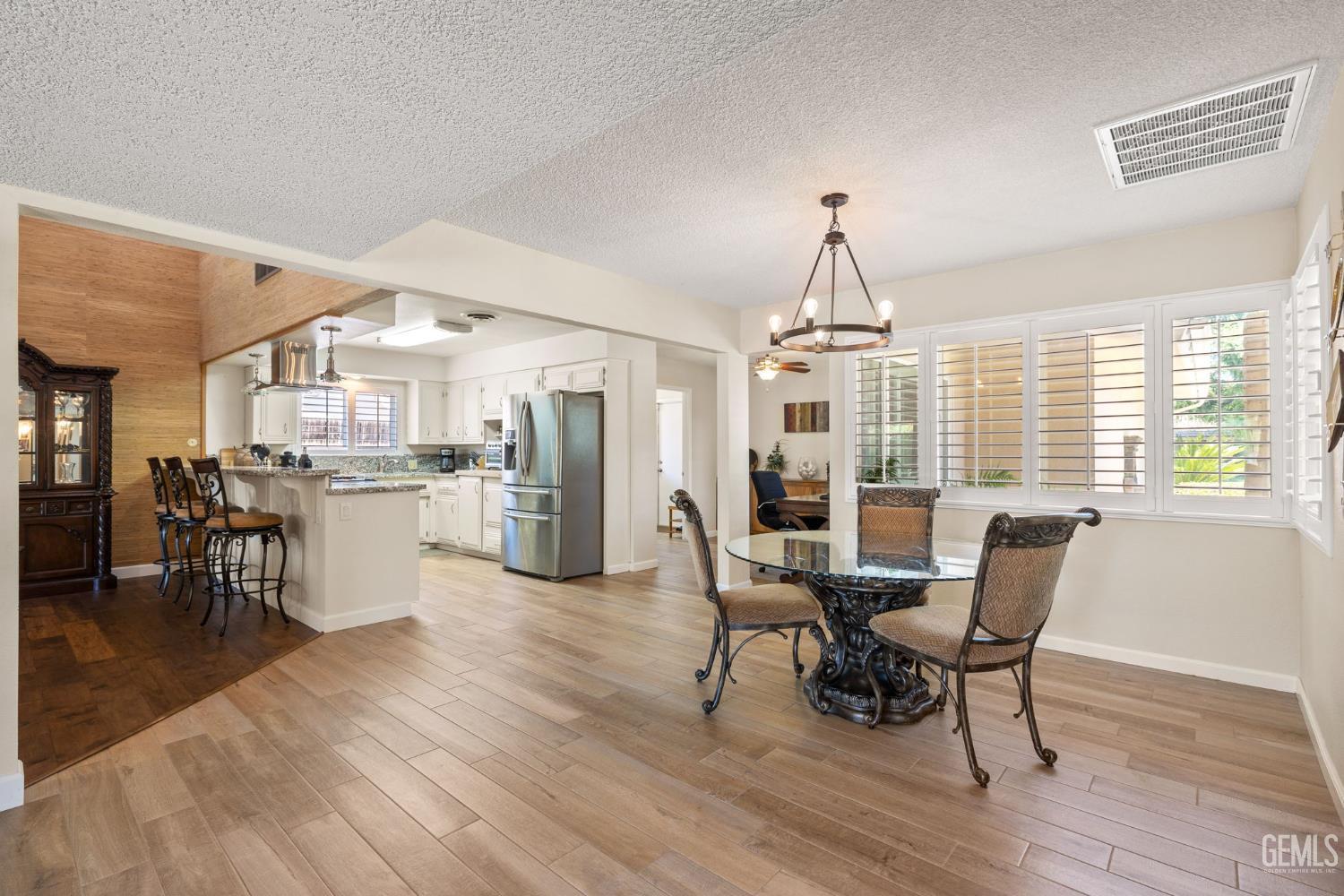 Bakersfield, California, 93309, United States, 3 Bedrooms Bedrooms, ,3 BathroomsBathrooms,Residential,For Sale,1882535