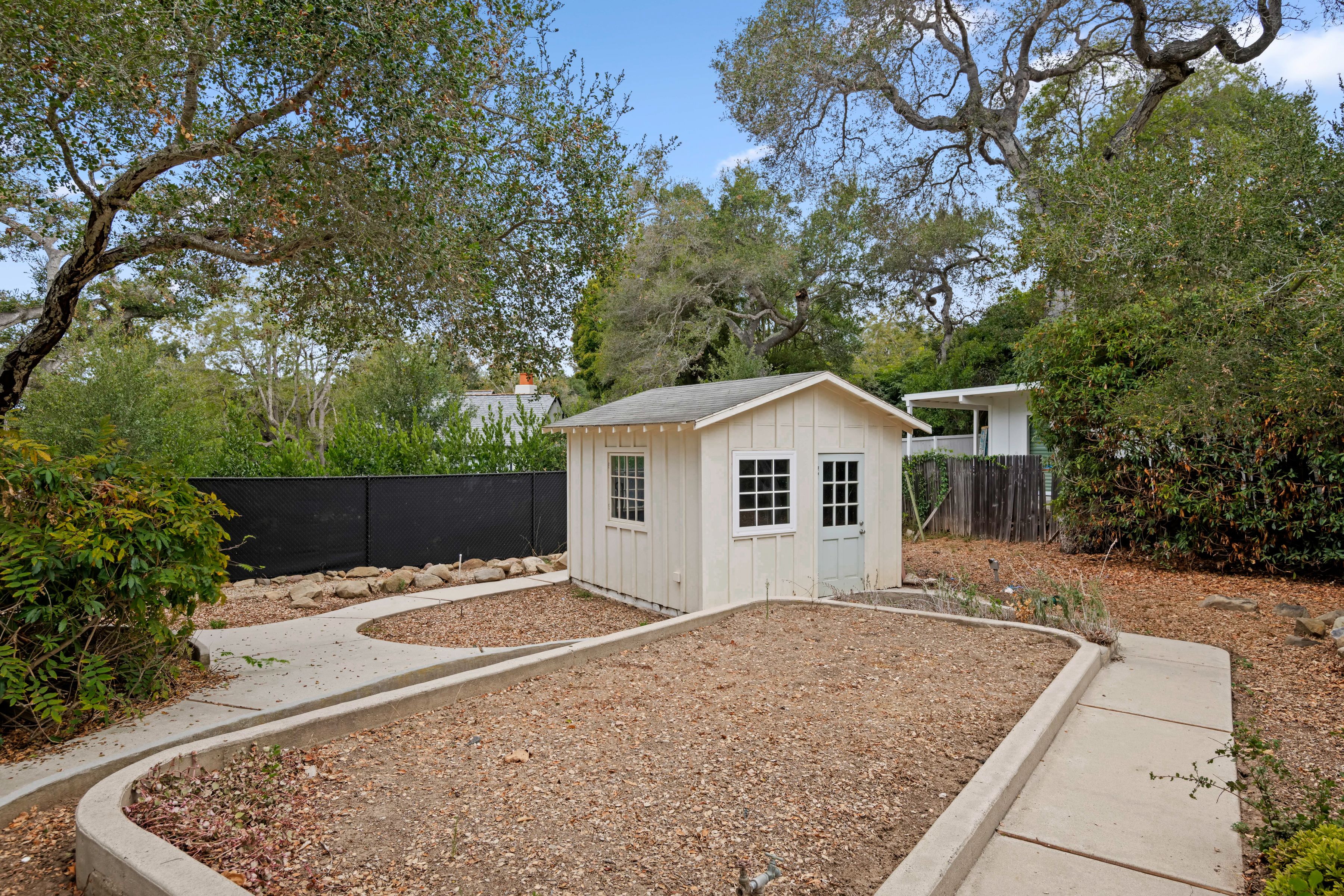  Secluded Montecito Flag-Lot Fixer - 物件實景