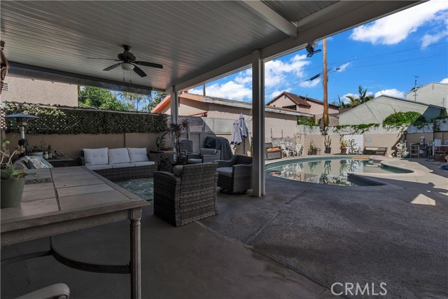 Huntington Park, California, 90255, United States, 4 Bedrooms Bedrooms, ,Residential,For Sale,1987109