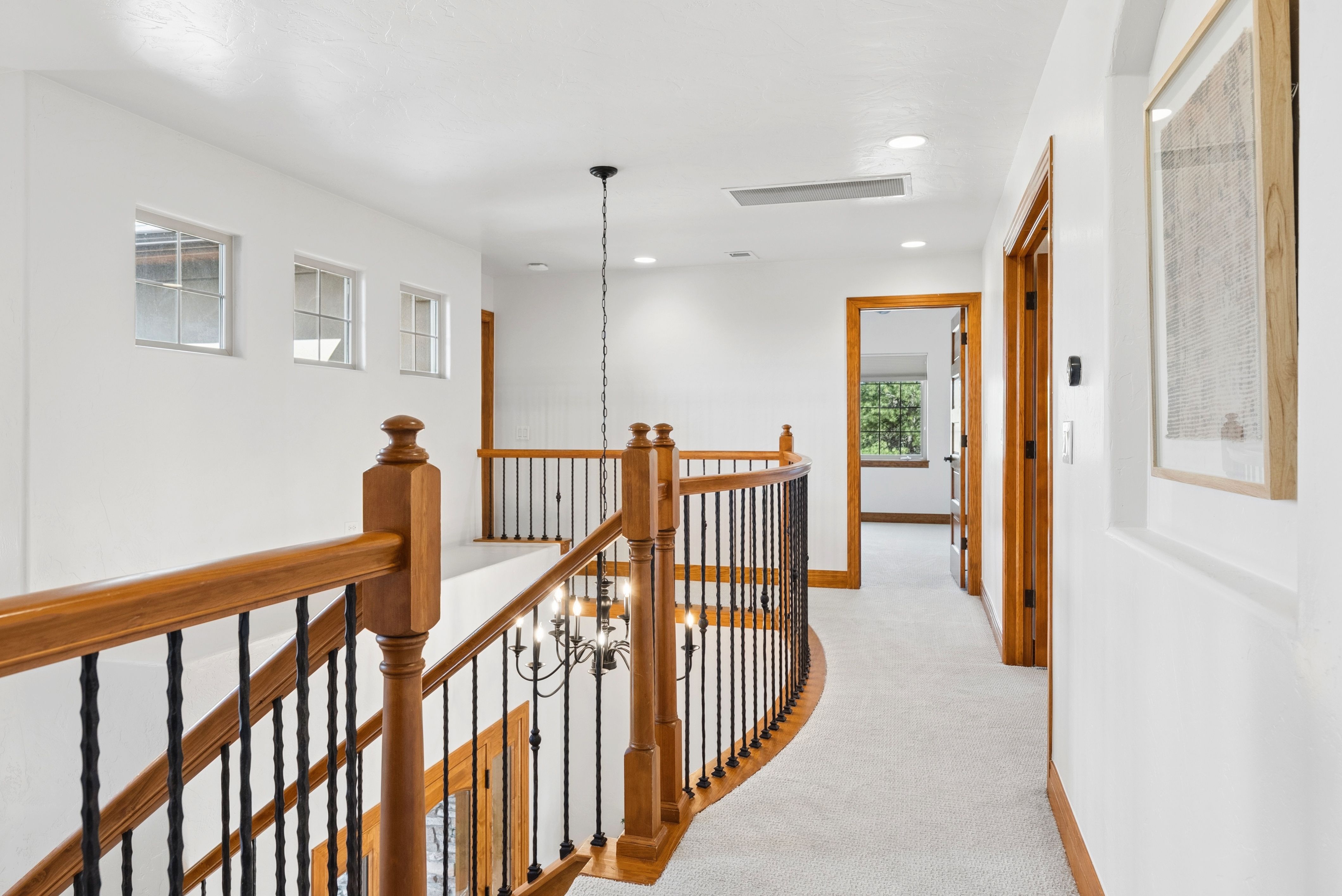  Set high on a hill in The Timbers and backing to open space - 物件實景