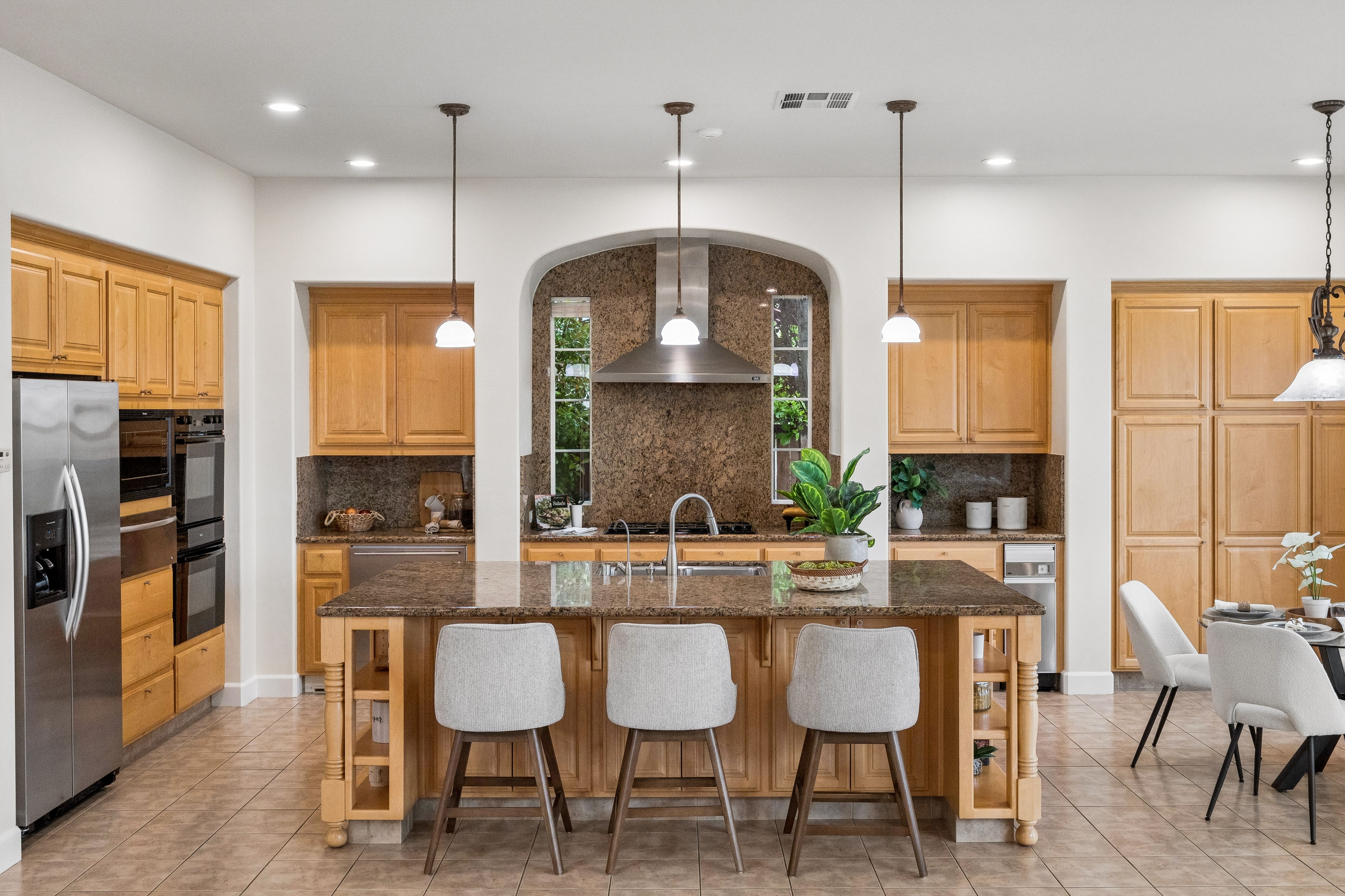  Panoramic Views and Timeless Design in This Stunning Shapell ?Gallery? Residence - 物件實景