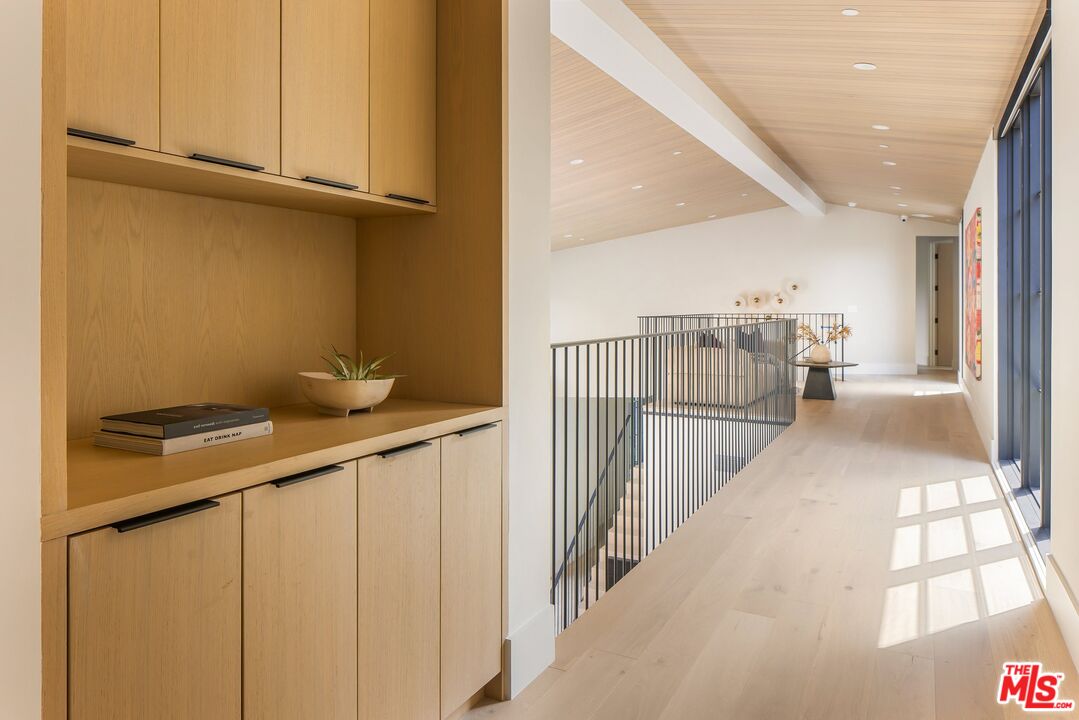 Los Angeles, California, 90049, United States, 5 Bedrooms Bedrooms, ,3 BathroomsBathrooms,Residential,For Sale,1839044