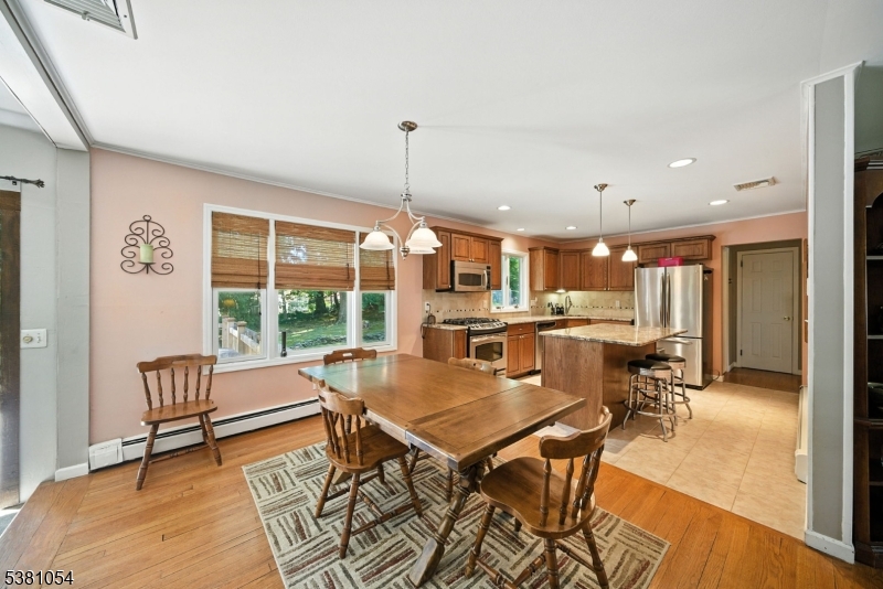 Parsippany-Troy Hills Twp., New Jersey, 07005, United States, 3 Bedrooms Bedrooms, ,2 BathroomsBathrooms,Residential,For Sale,1934343