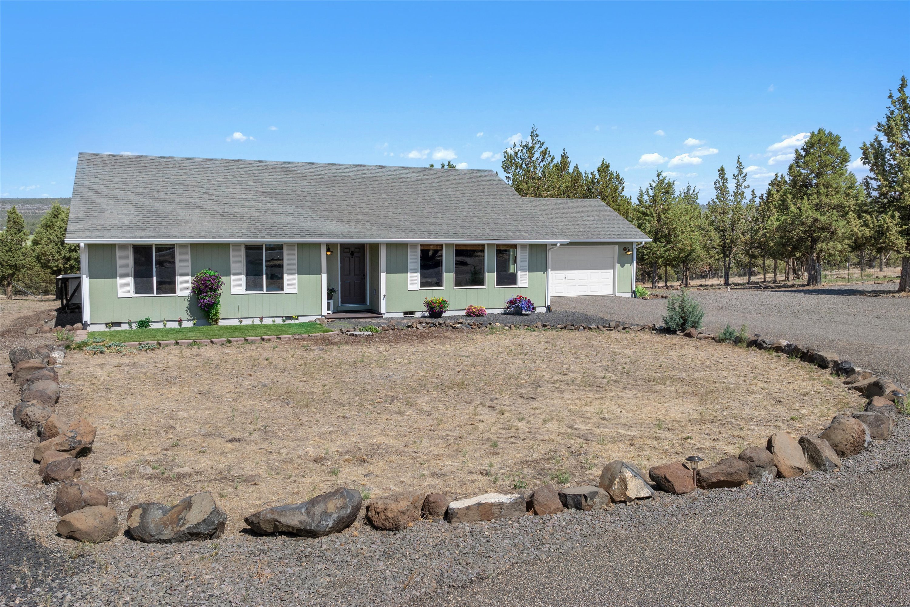Prineville, Oregon, 97754, United States, 3 Bedrooms Bedrooms, ,2 BathroomsBathrooms,Residential,For Sale,1849917