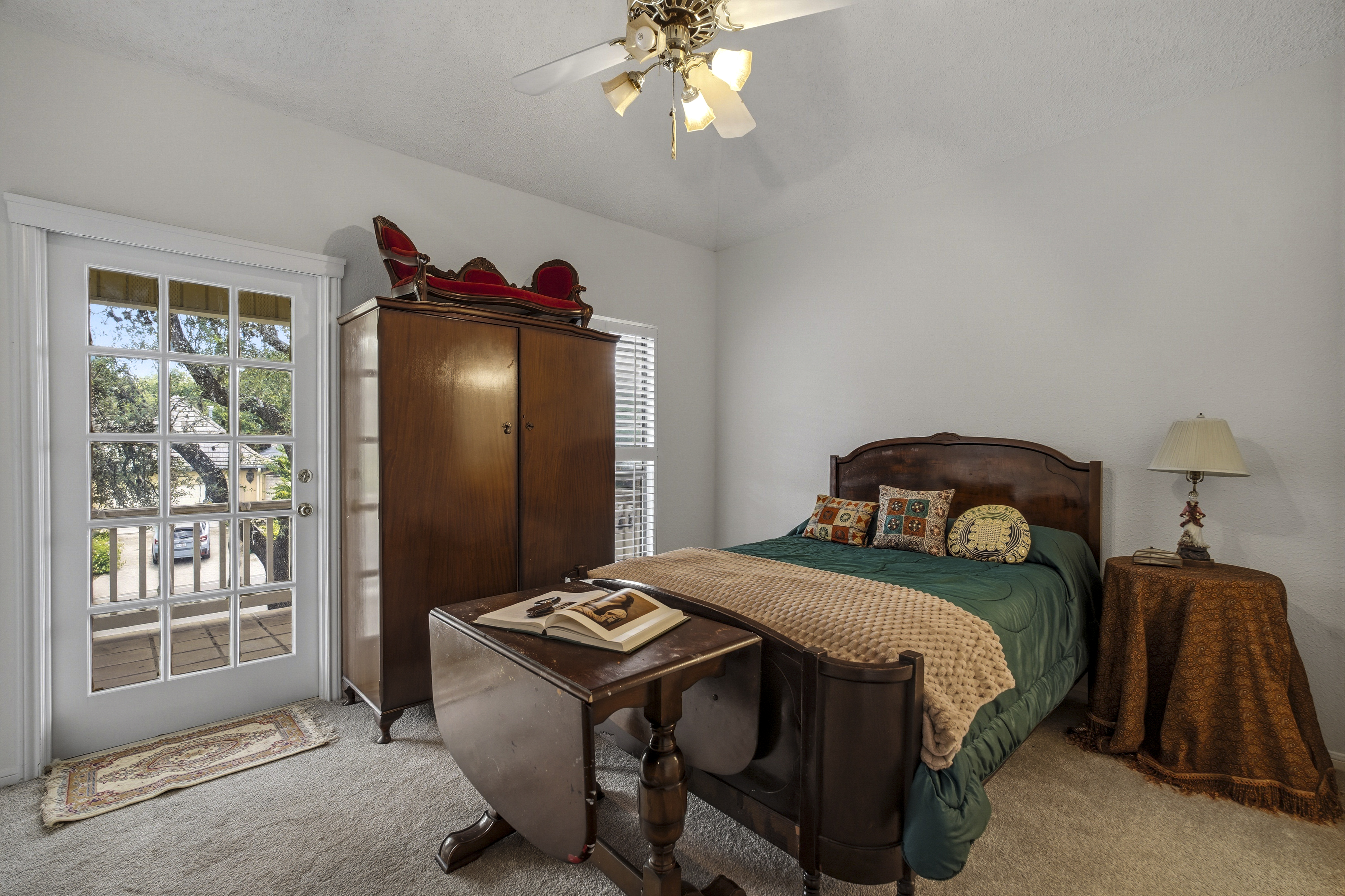  Timeless River Oaks Garden Home - 物件實景