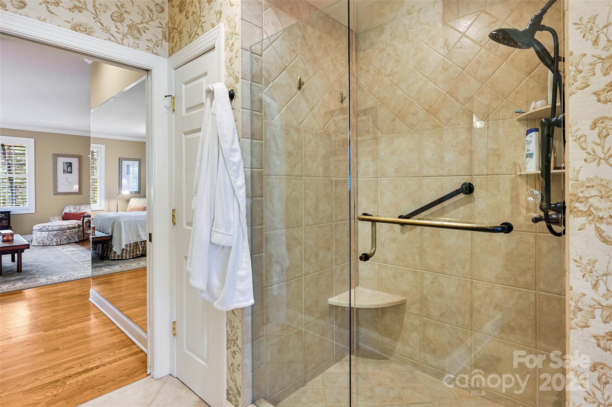 Hendersonville, North Carolina, 28739, United States, 4 Bedrooms Bedrooms, ,3 BathroomsBathrooms,Residential,For Sale,1992050