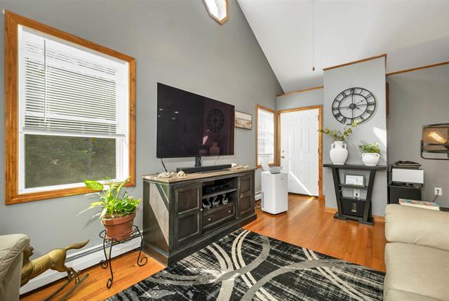 Deerfield, New Hampshire, 03037, United States, 4 Bedrooms Bedrooms, ,1 BathroomBathrooms,Residential,For Sale,1902997