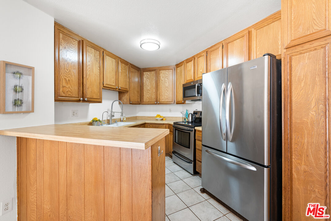 Los Angeles, California, 90042, United States, 2 Bedrooms Bedrooms, ,1 BathroomBathrooms,Residential,For Sale,1908297