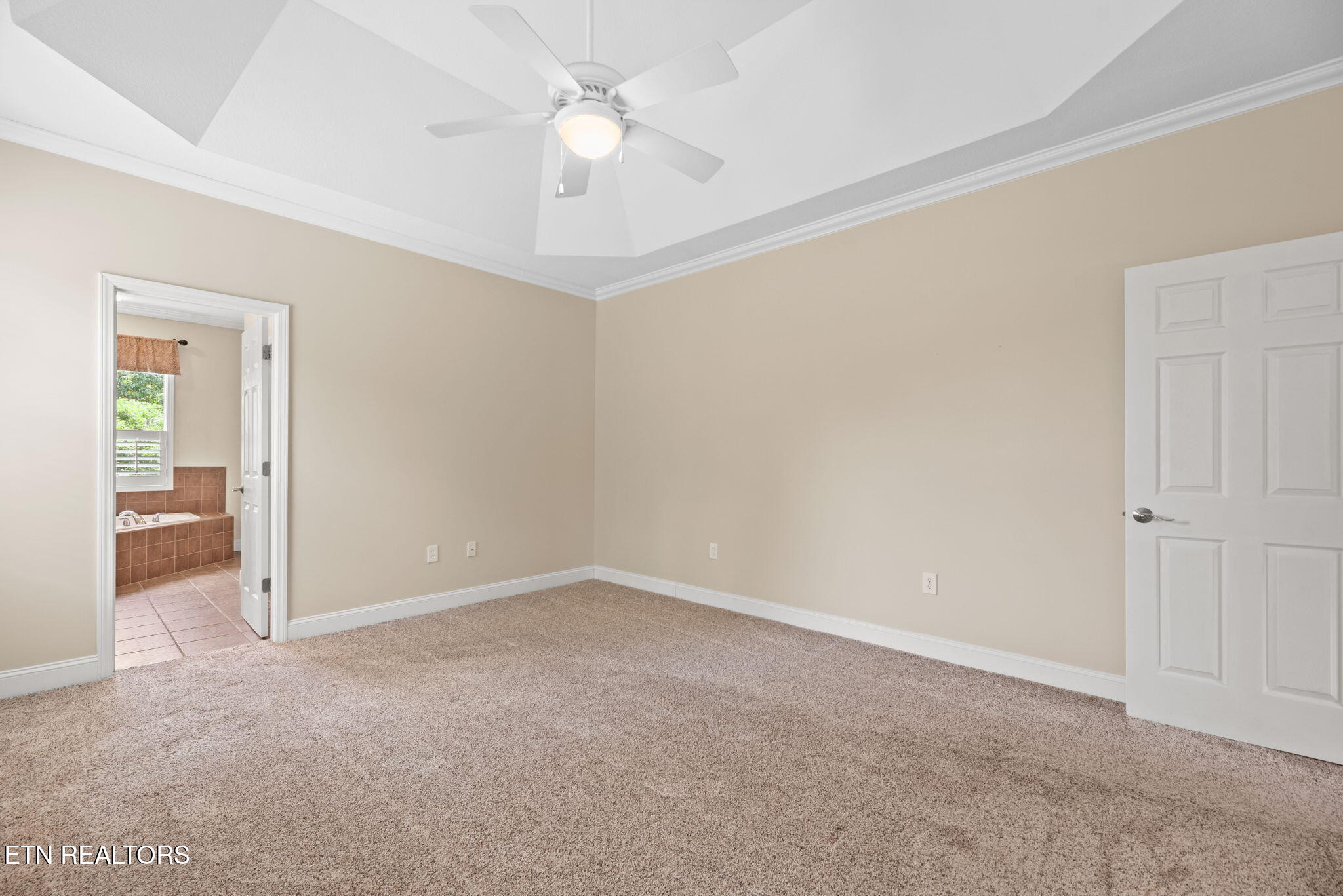 Kingston, Tennessee, 37763, United States, 3 Bedrooms Bedrooms, ,4 BathroomsBathrooms,Residential,For Sale,1885979