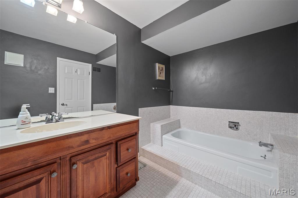 Chesterfield, Missouri, 63017, United States, ,Residential,For Sale,1941013