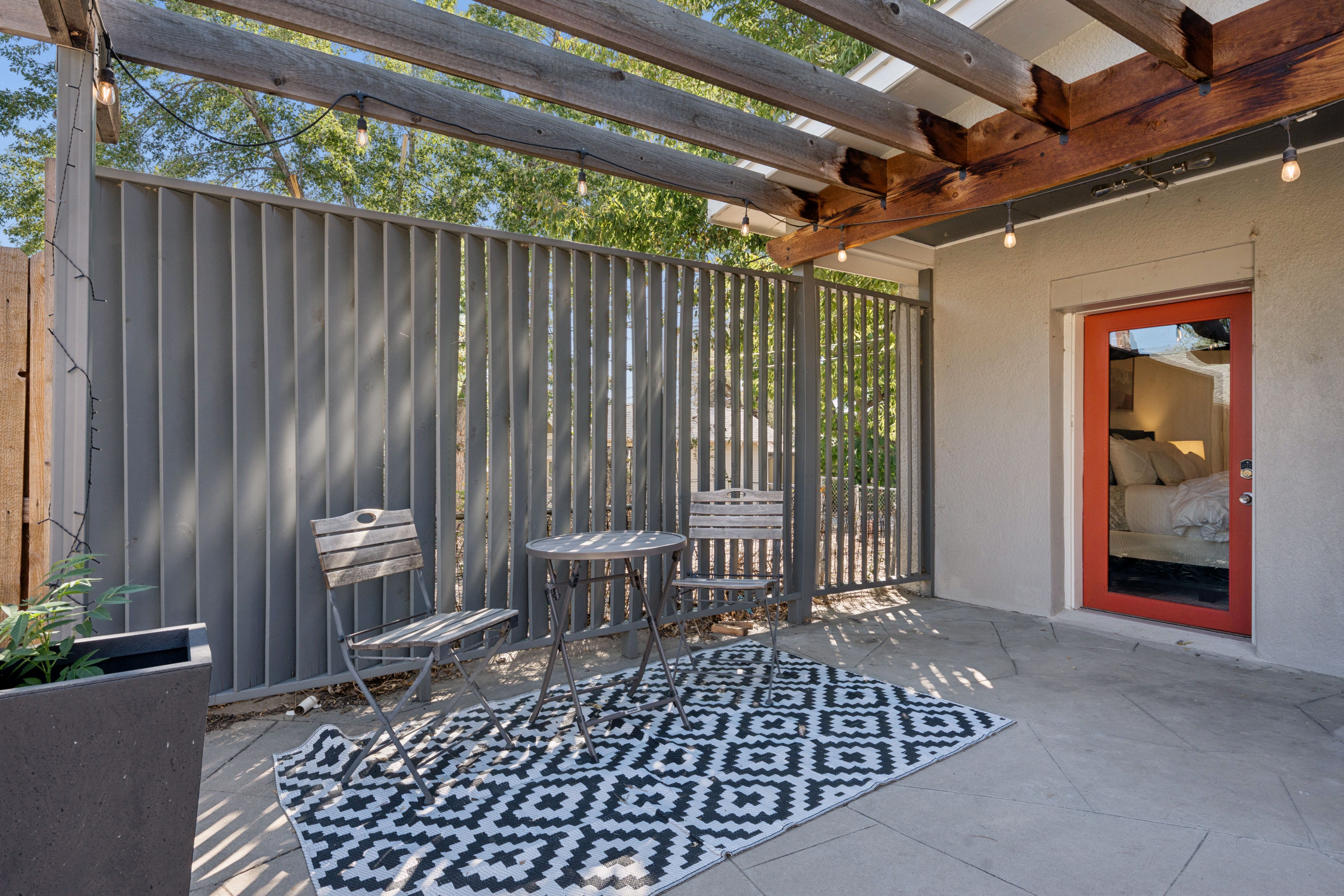  Stylish And Remarkably Versatile Remodeled Mid-Mod Residence - 物件實景
