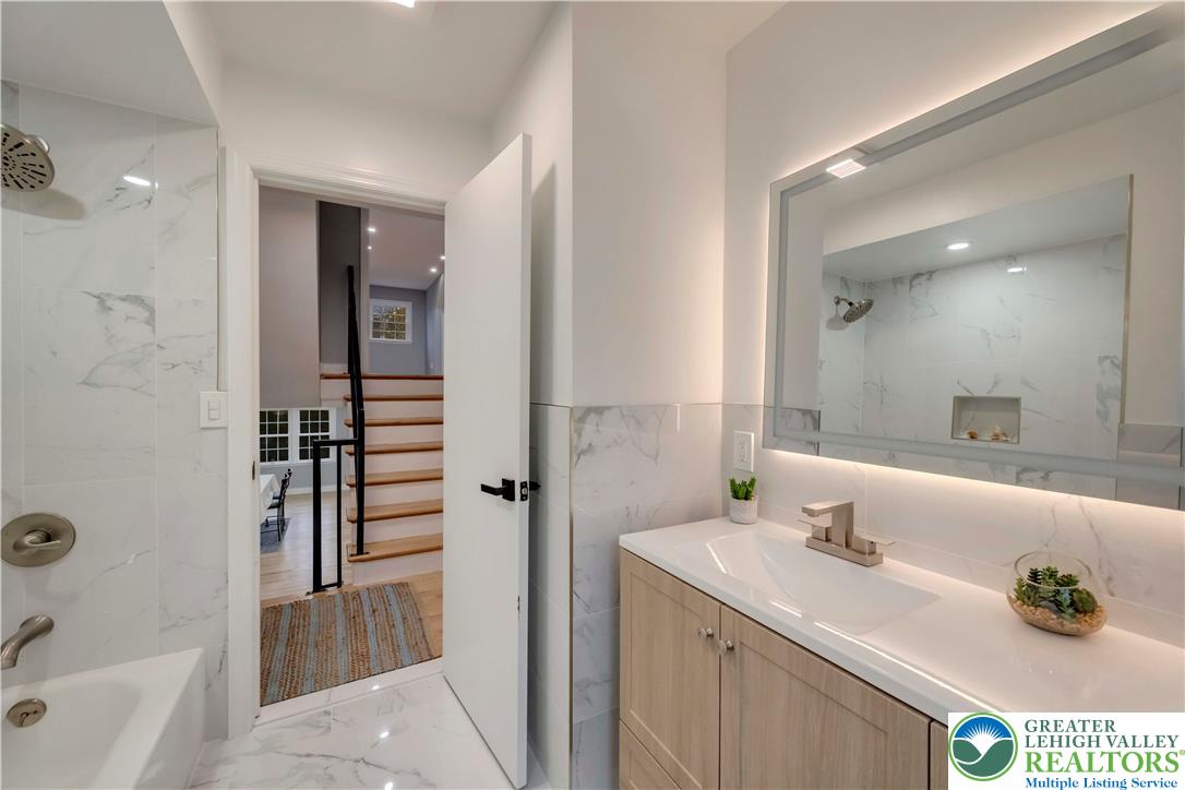 Allentown City, Pennsylvania, 18104, United States, 3 Bedrooms Bedrooms, ,3 BathroomsBathrooms,Residential,For Sale,1993140