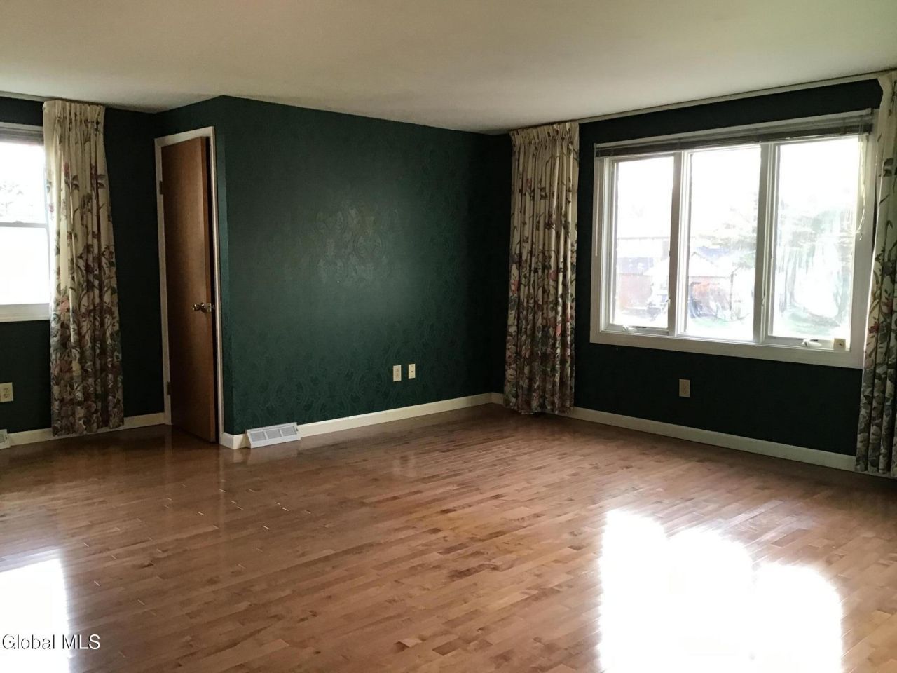 Loudonville, New York, 12211, United States, 4 Bedrooms Bedrooms, ,3 BathroomsBathrooms,Residential,For Sale,1994671