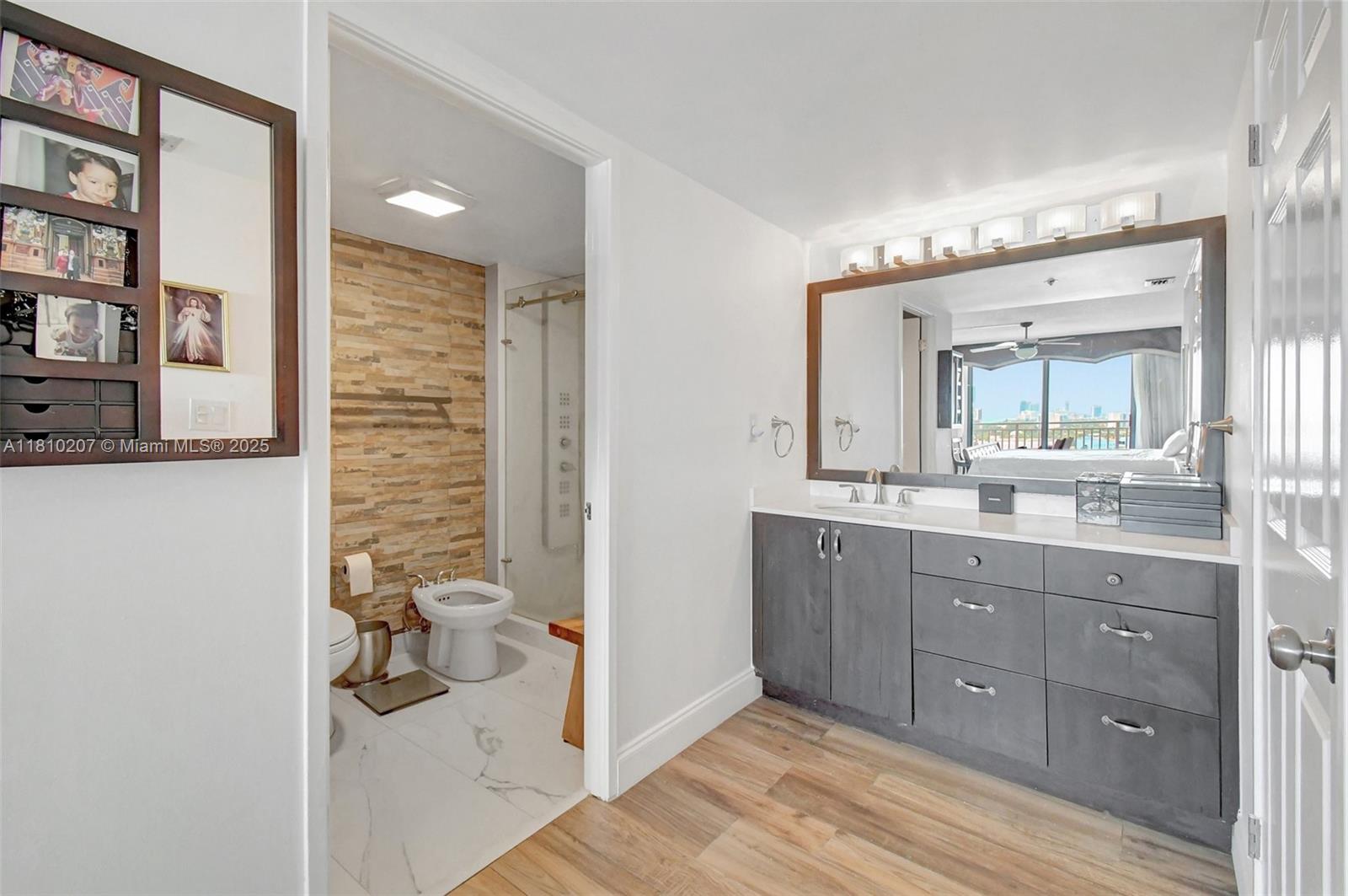Sunny Isles Beach, Florida, 33160, United States, 2 Bedrooms Bedrooms, ,2 BathroomsBathrooms,Residential,For Sale,1837266