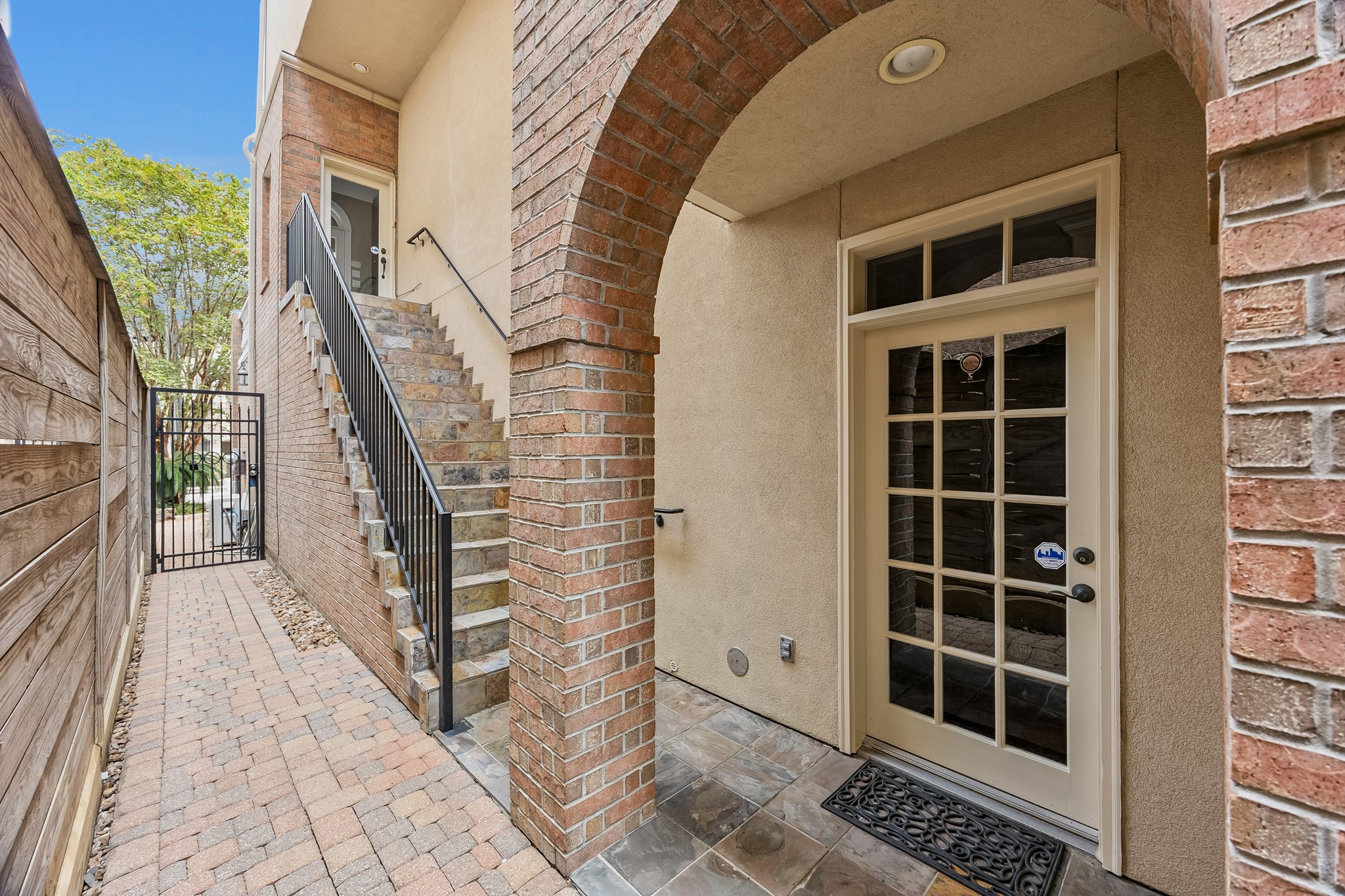  5417 Dickson Street B - 物件實景