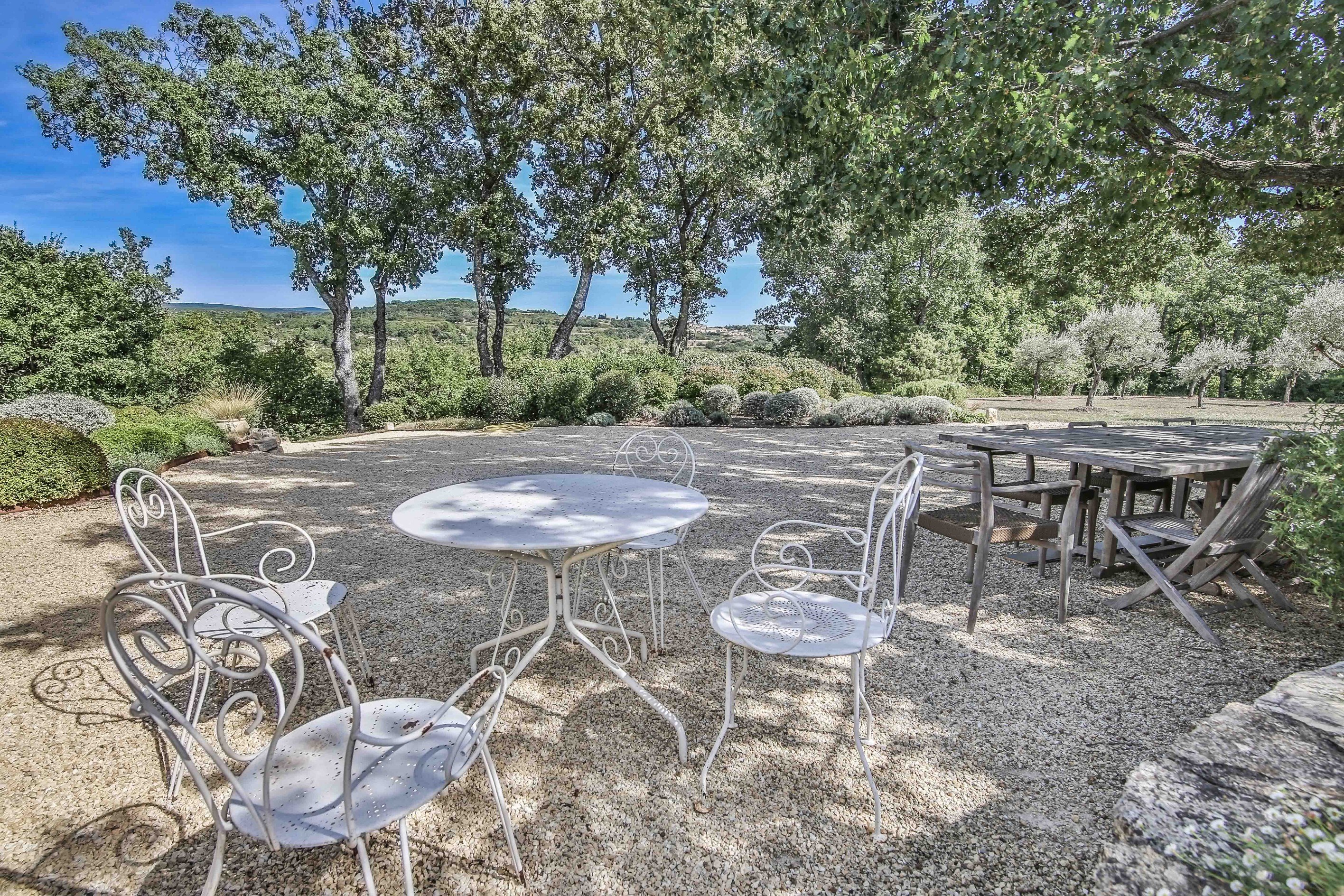  a home immersed in nature, where  provence becomes a way of life - 物件實景