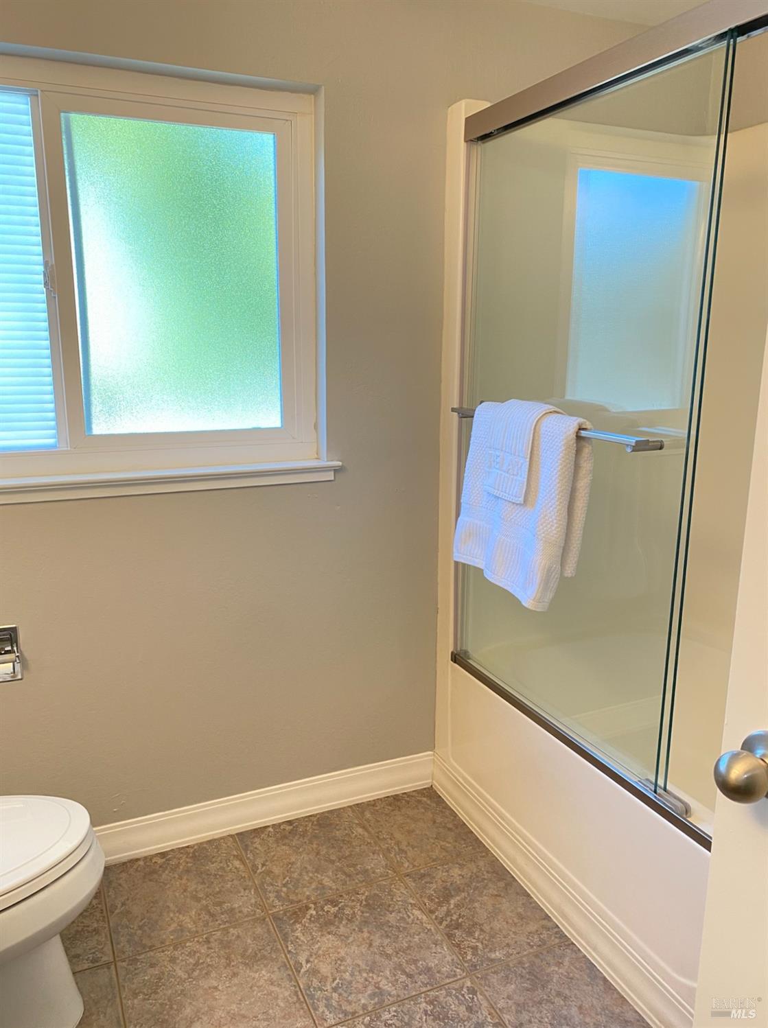 Vacaville, California, 95688, United States, 5 Bedrooms Bedrooms, ,3 BathroomsBathrooms,Residential,For Sale,1911426