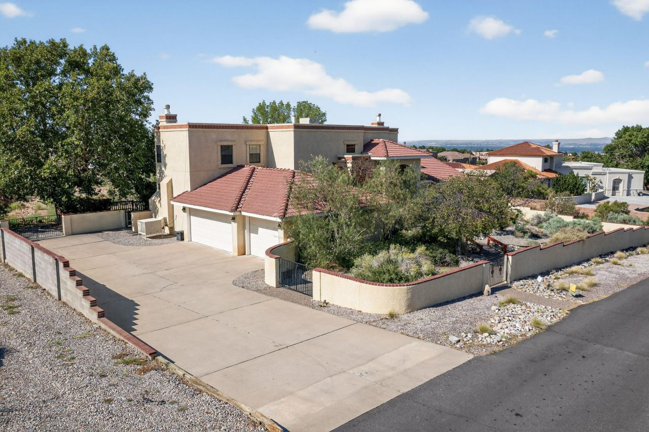 Albuquerque, New Mexico, 87122, United States, 5 Bedrooms Bedrooms, ,5 BathroomsBathrooms,Residential,For Sale,1933221