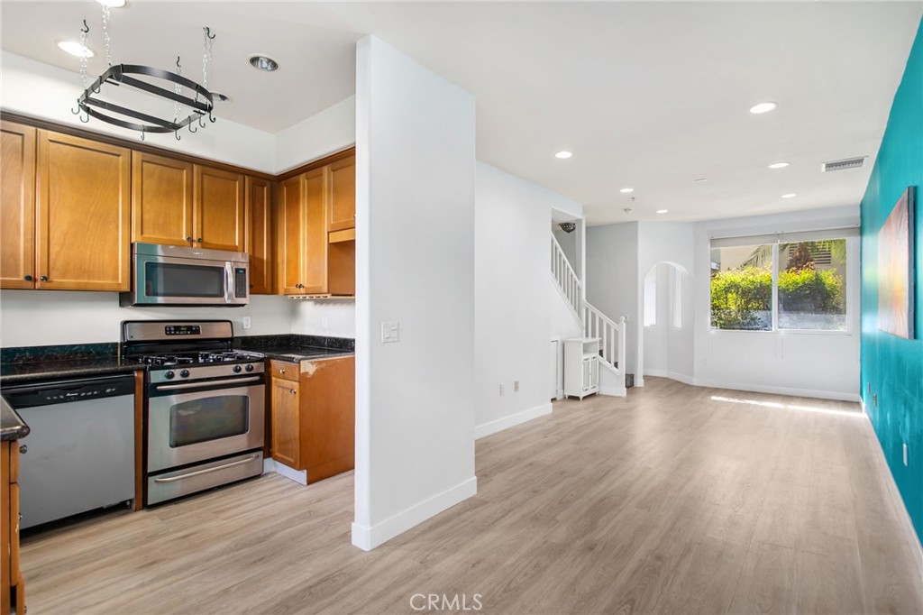 Long Beach, California, 90813, United States, 2 Bedrooms Bedrooms, ,2 BathroomsBathrooms,Residential,For Sale,1905723