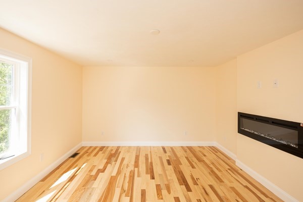 Worcester, Massachusetts, 01604, United States, 3 Bedrooms Bedrooms, ,3 BathroomsBathrooms,Residential,For Sale,1921245