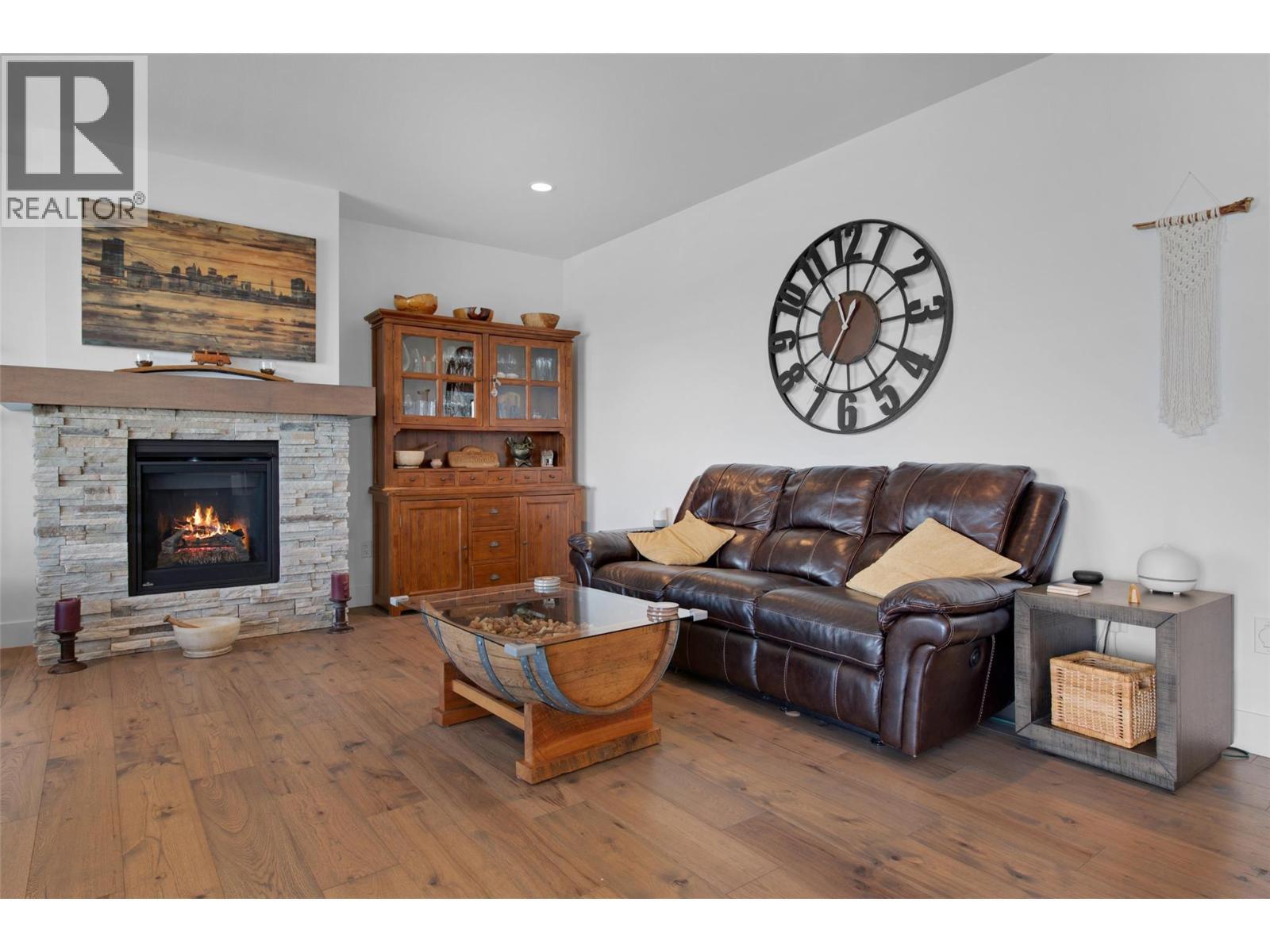 KELOWNA, British Columbia, V1P 1T8, CA, 3 Bedrooms Bedrooms, ,3 BathroomsBathrooms,Residential,For Sale,1947408