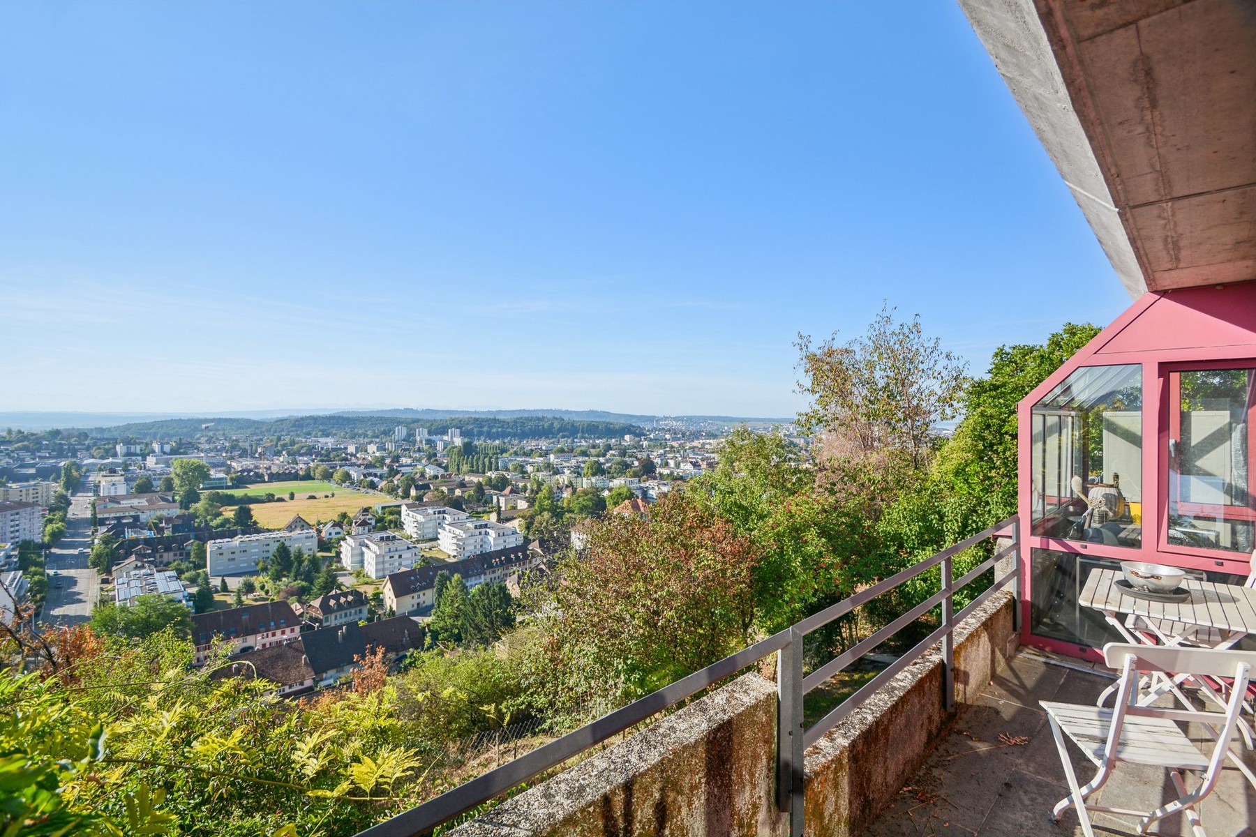  Exclusive Opportunity in Biel — Unique Architect-Designed Home, Exceptional Modu - 物件實景