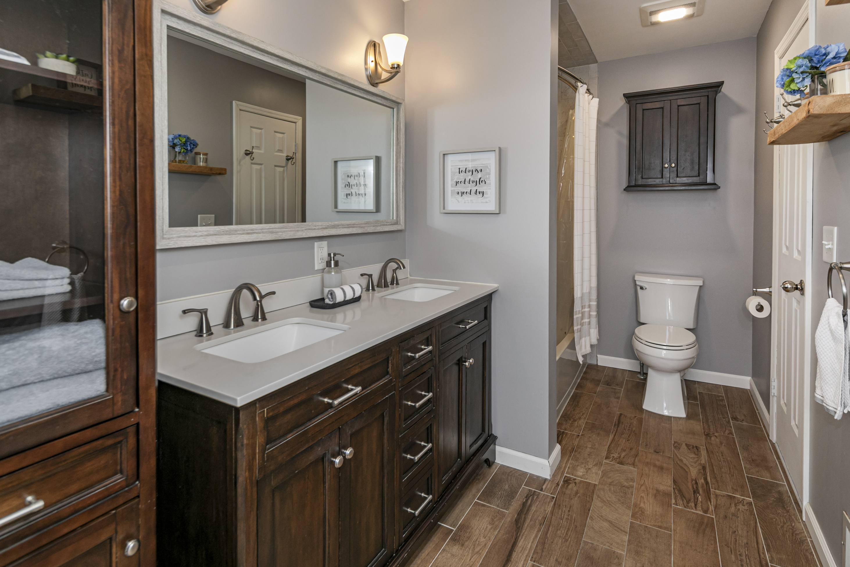  Williamsburg Square Townhouse with New Kitchen, Floors & Bath - 物件實景