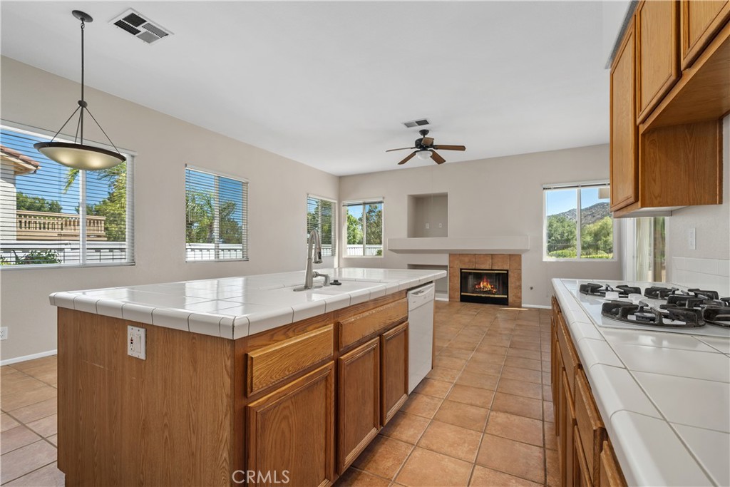 Murrieta, California, 92562, United States, 4 Bedrooms Bedrooms, ,3 BathroomsBathrooms,Residential,For Sale,1891576