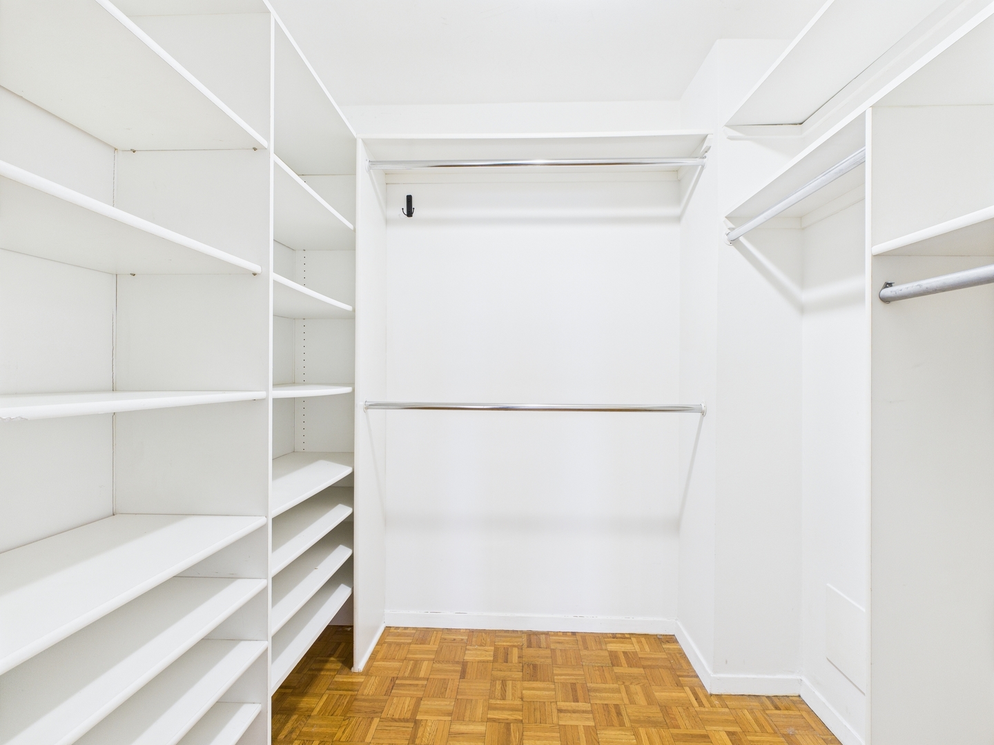 Chicago, Illinois, 60610, United States, 3 Bedrooms Bedrooms, ,2 BathroomsBathrooms,Residential,For Sale,1939067