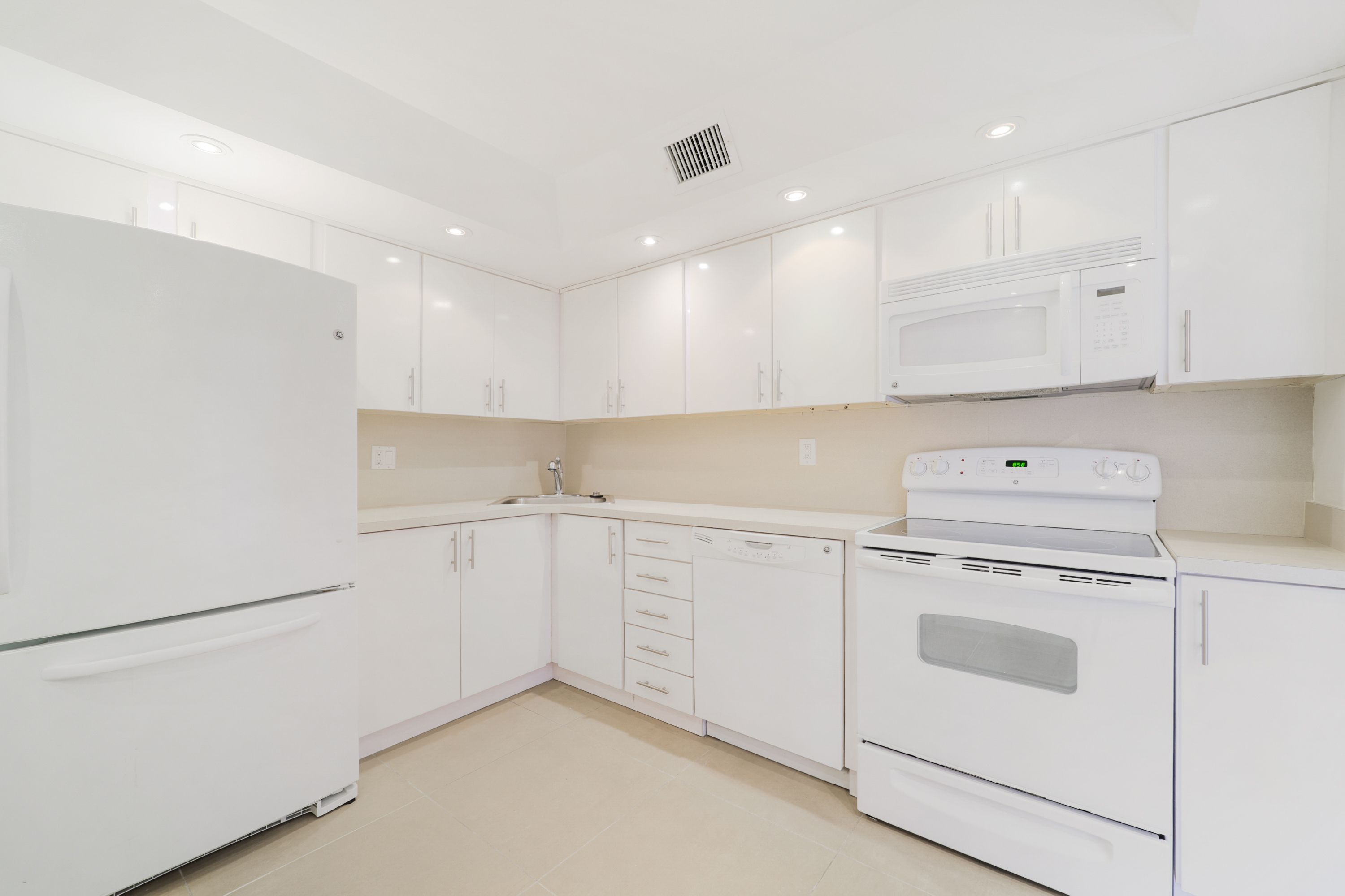  210 Sea View Dr, Key Biscayne, FL, 33149 - 物件實景