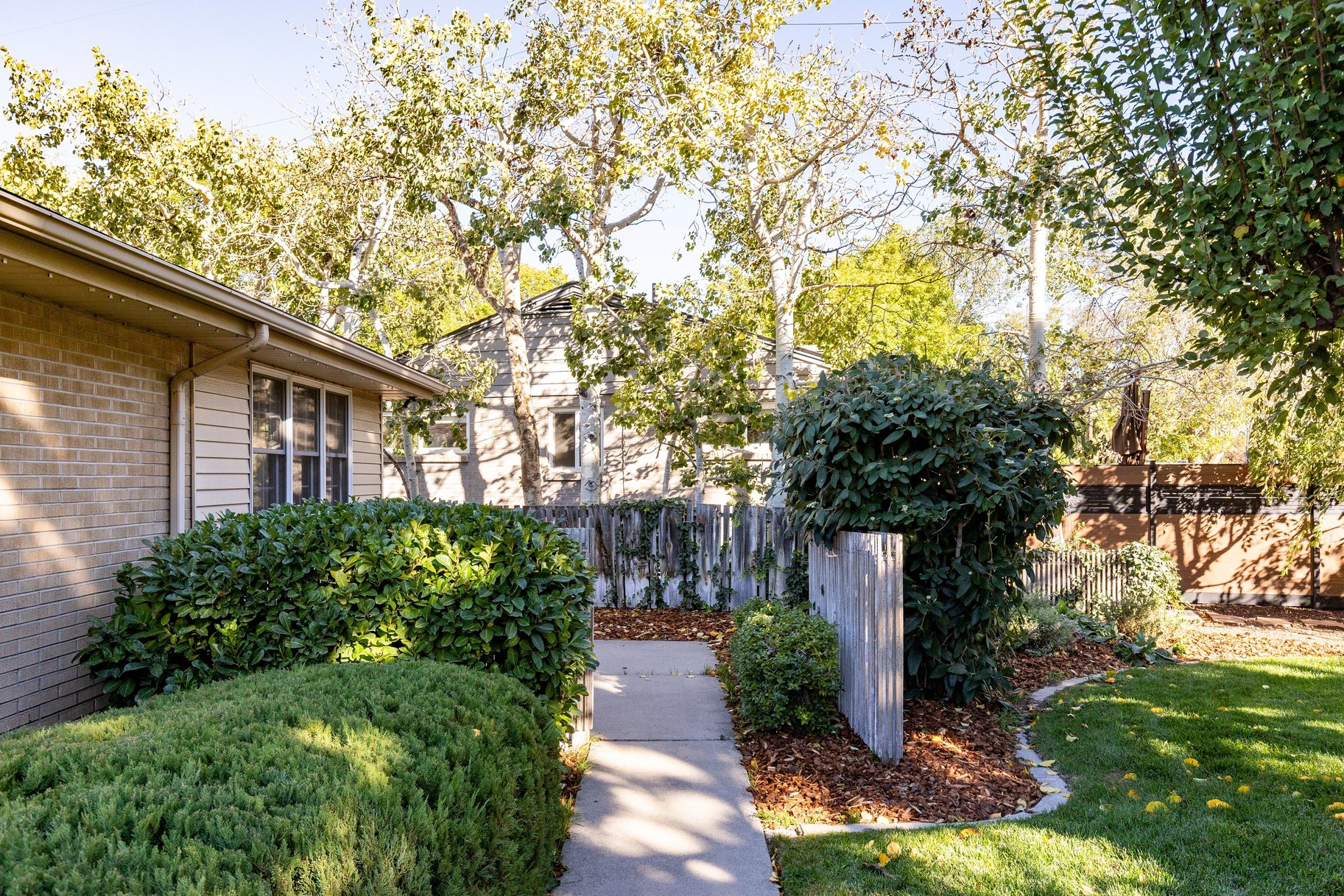  Solid Millcreek Home with Huge Workshop - 物件實景