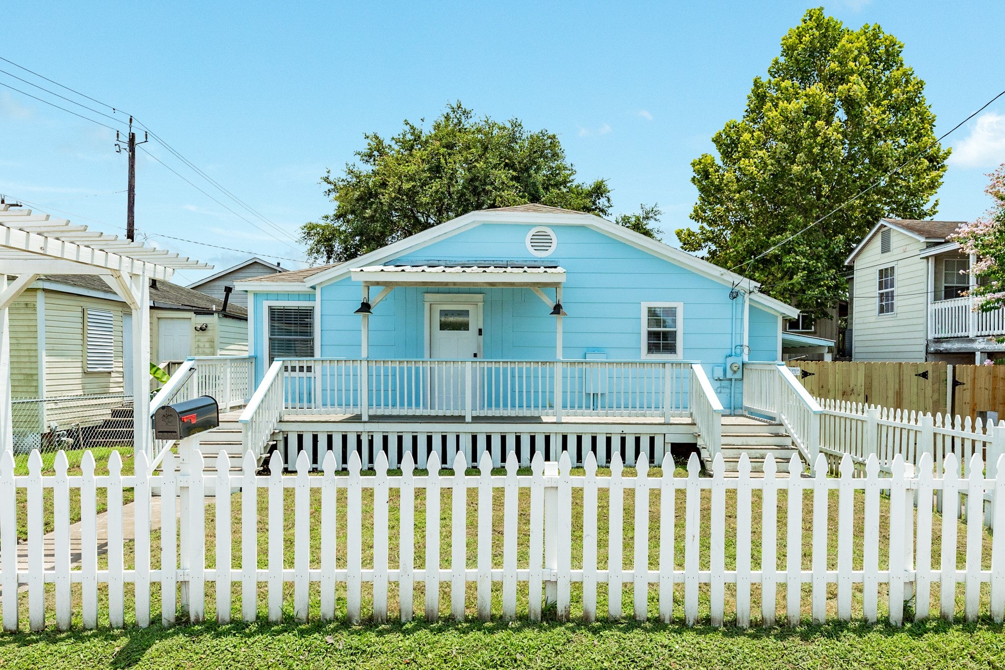 Menard Ave, Galveston, TX 77551