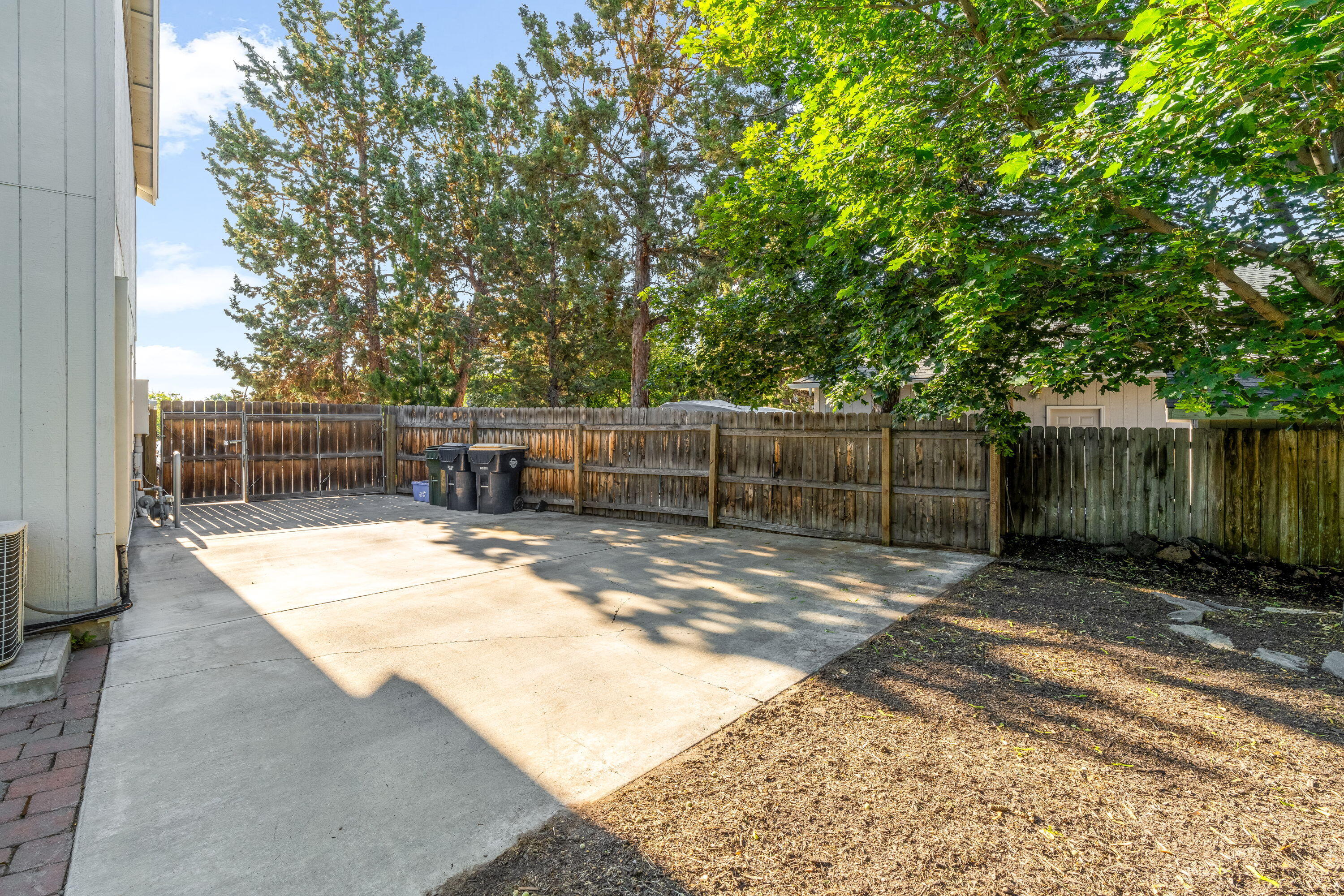 Bend, Oregon, 97701, United States, 3 Bedrooms Bedrooms, ,3 BathroomsBathrooms,Residential,For Sale,1889882