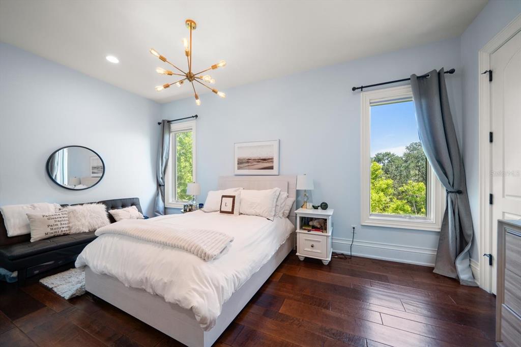 Largo, Florida, 33774, United States, 5 Bedrooms Bedrooms, ,7 BathroomsBathrooms,Residential,For Sale,1876225