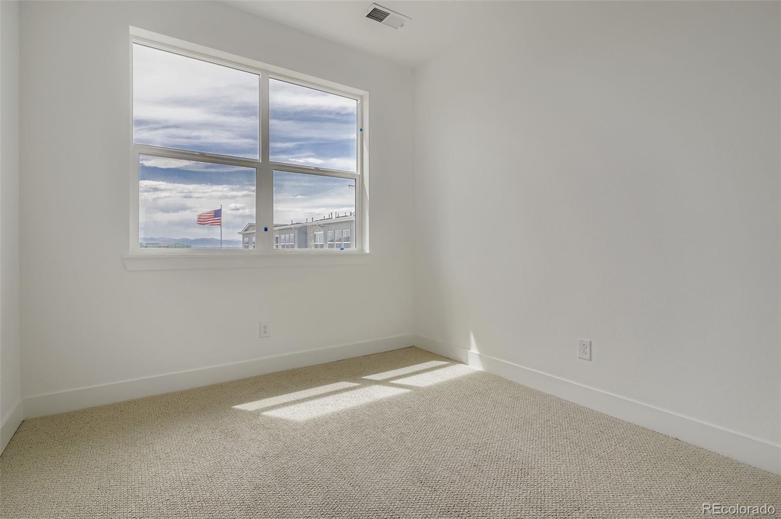 Aurora, Colorado, 80019, United States, 4 Bedrooms Bedrooms, ,4 BathroomsBathrooms,Residential,For Sale,1902538