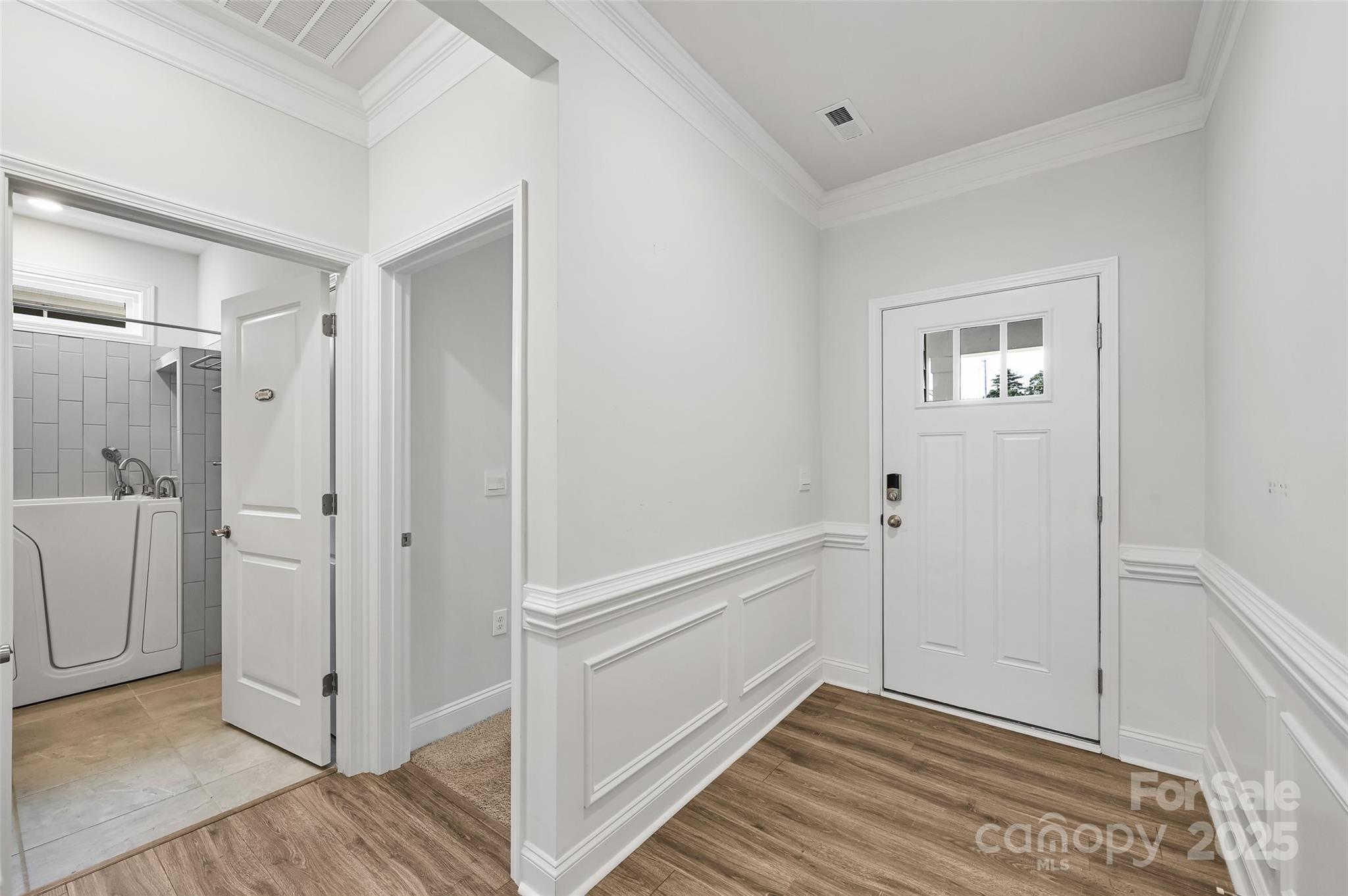 Hendersonville, North Carolina, 28792, United States, 3 Bedrooms Bedrooms, ,3 BathroomsBathrooms,Residential,For Sale,1927373