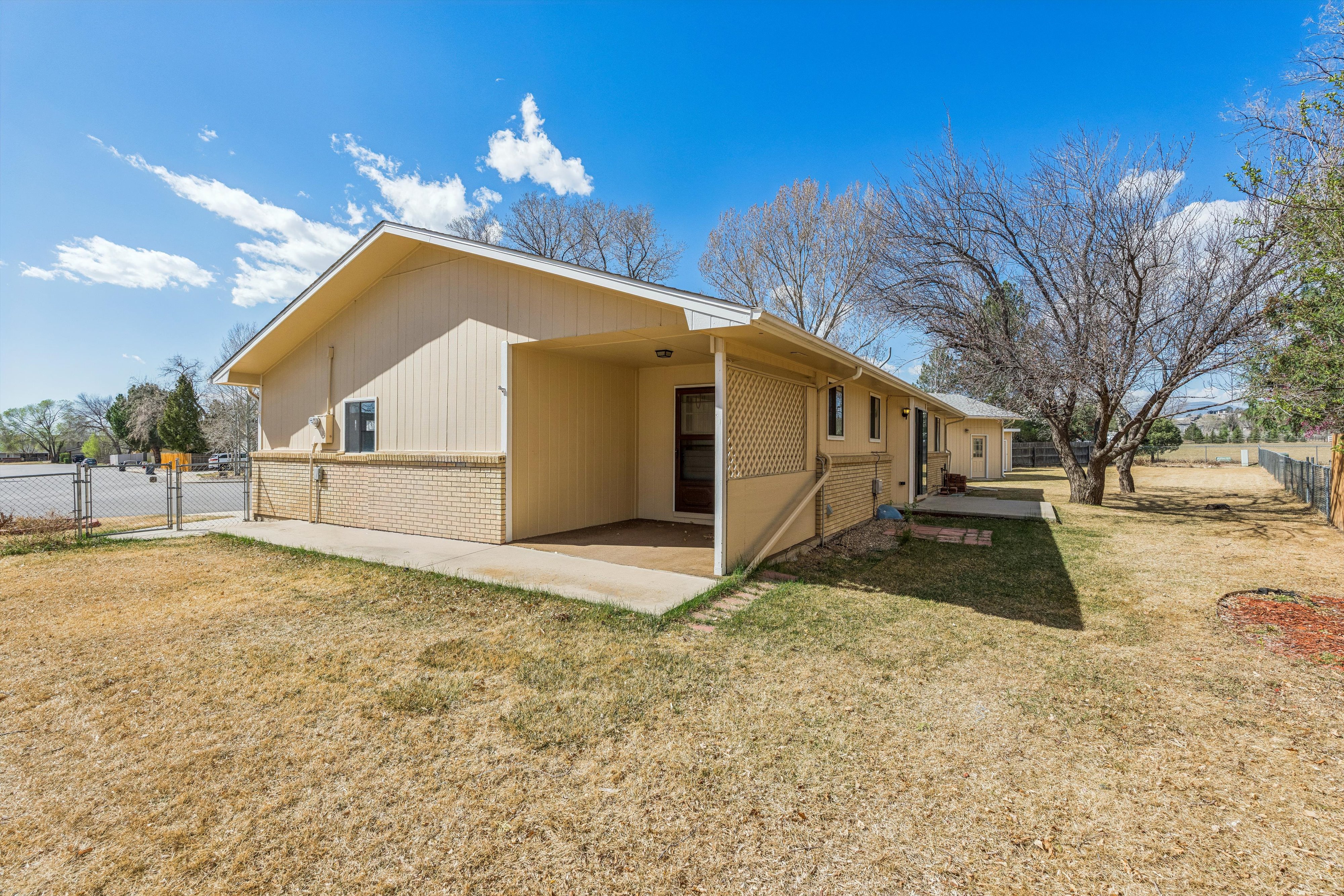  Rare Loveland 3 Bed, 3 Bath Ranch With Full Finished Basement - 物件實景