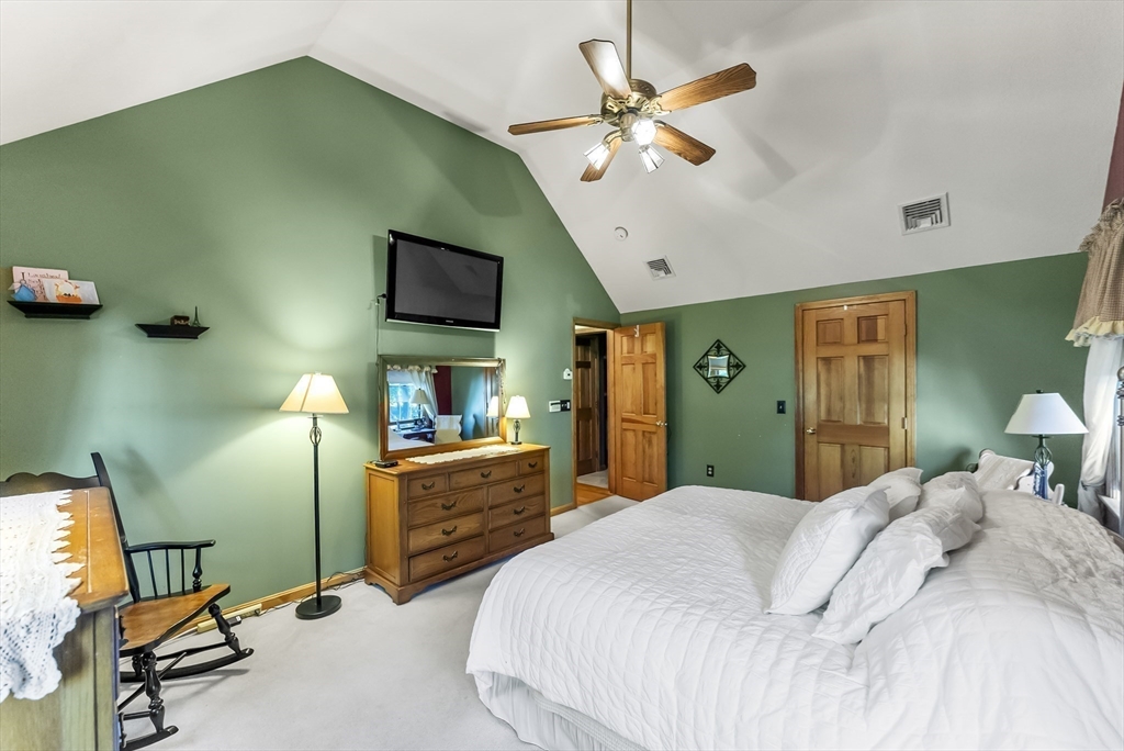 Bridgewater, Massachusetts, 02324, United States, 3 Bedrooms Bedrooms, ,2 BathroomsBathrooms,Residential,For Sale,1940785