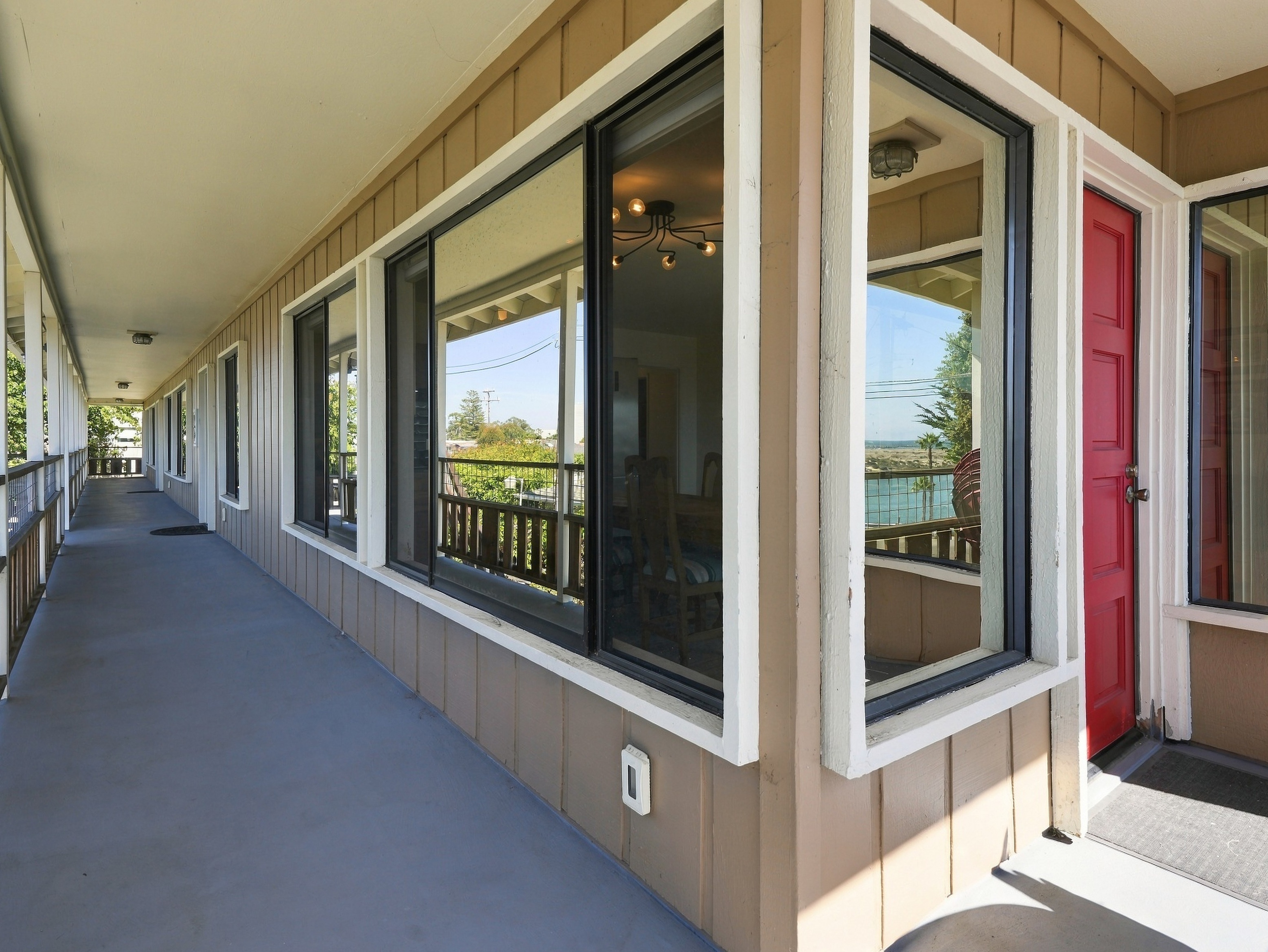  Boutique Coastal Multiplex with Ocean & Bay Views - 物件實景