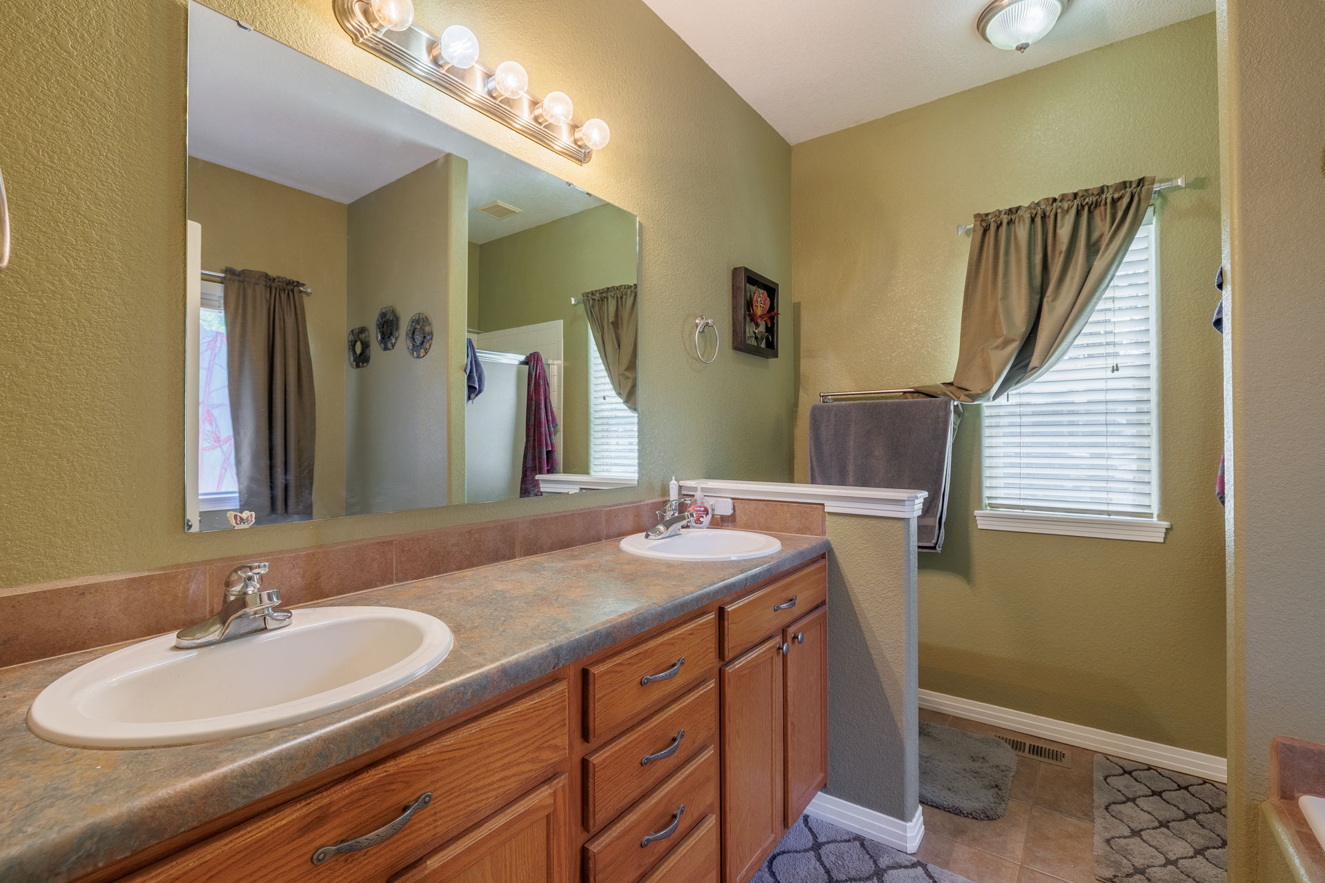 Woodland Park, Colorado, 80863, United States, 4 Bedrooms Bedrooms, ,3 BathroomsBathrooms,Residential,For Sale,1925072