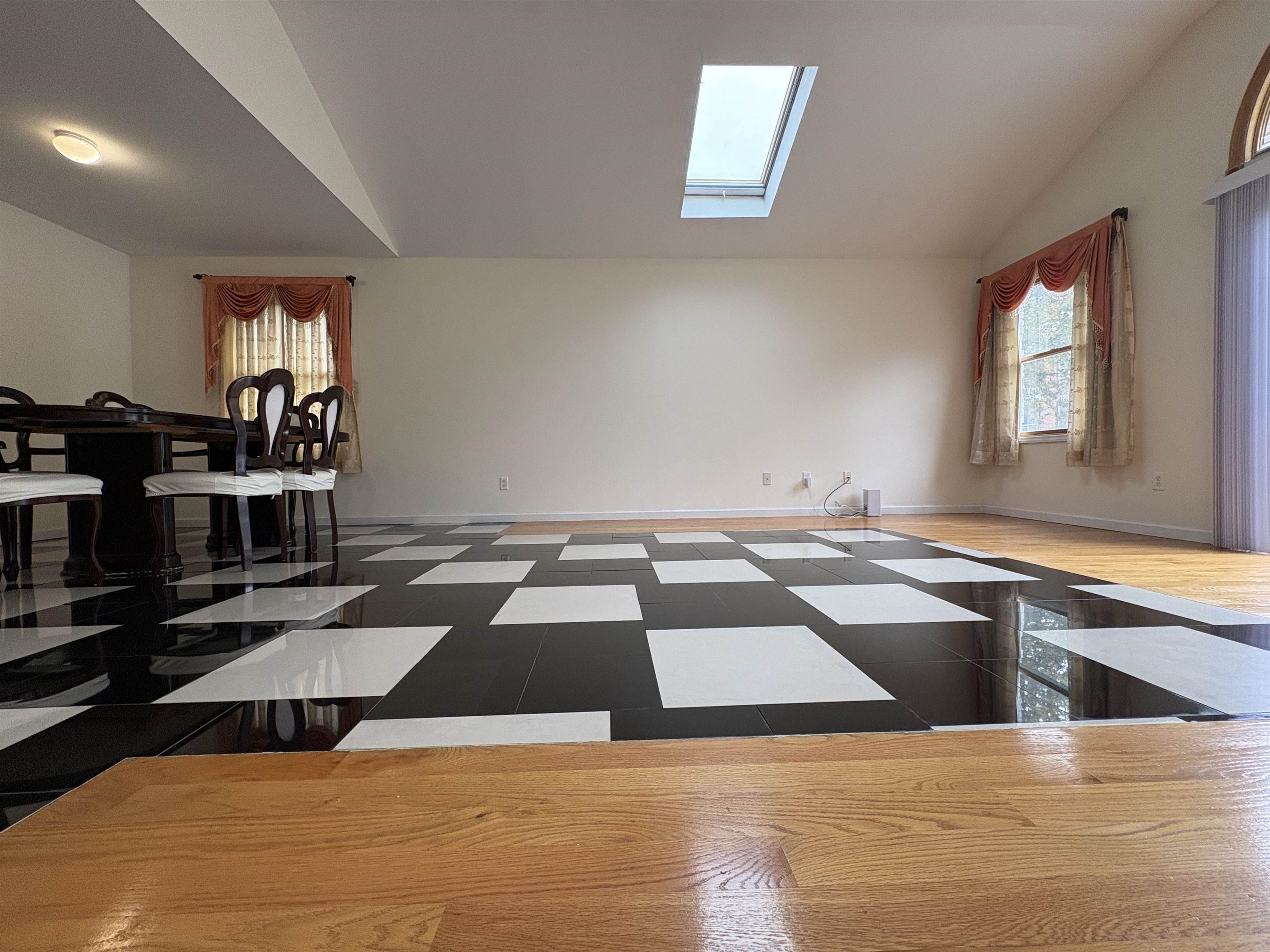 Jc, Heights, New Jersey, 07307, United States, 6 Bedrooms Bedrooms, ,6 BathroomsBathrooms,Residential,For Sale,1979354