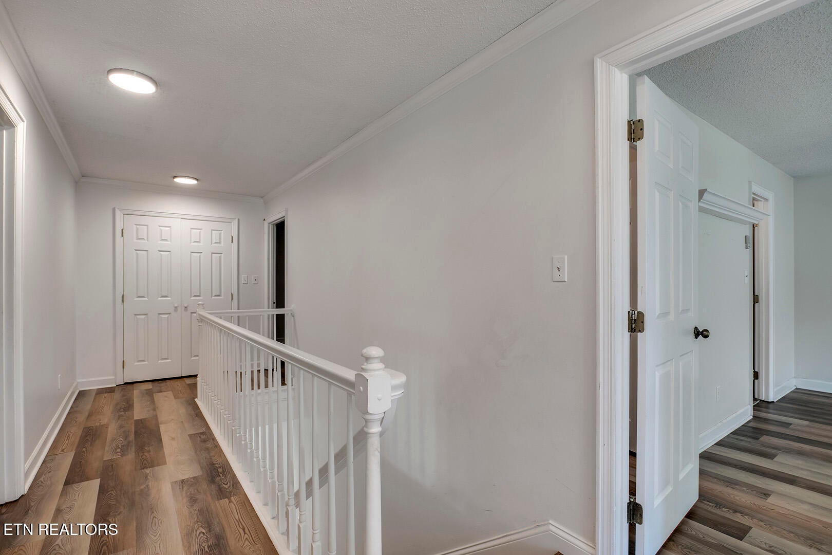 Kingston, Tennessee, 37763, United States, 4 Bedrooms Bedrooms, ,4 BathroomsBathrooms,Residential,For Sale,2011823