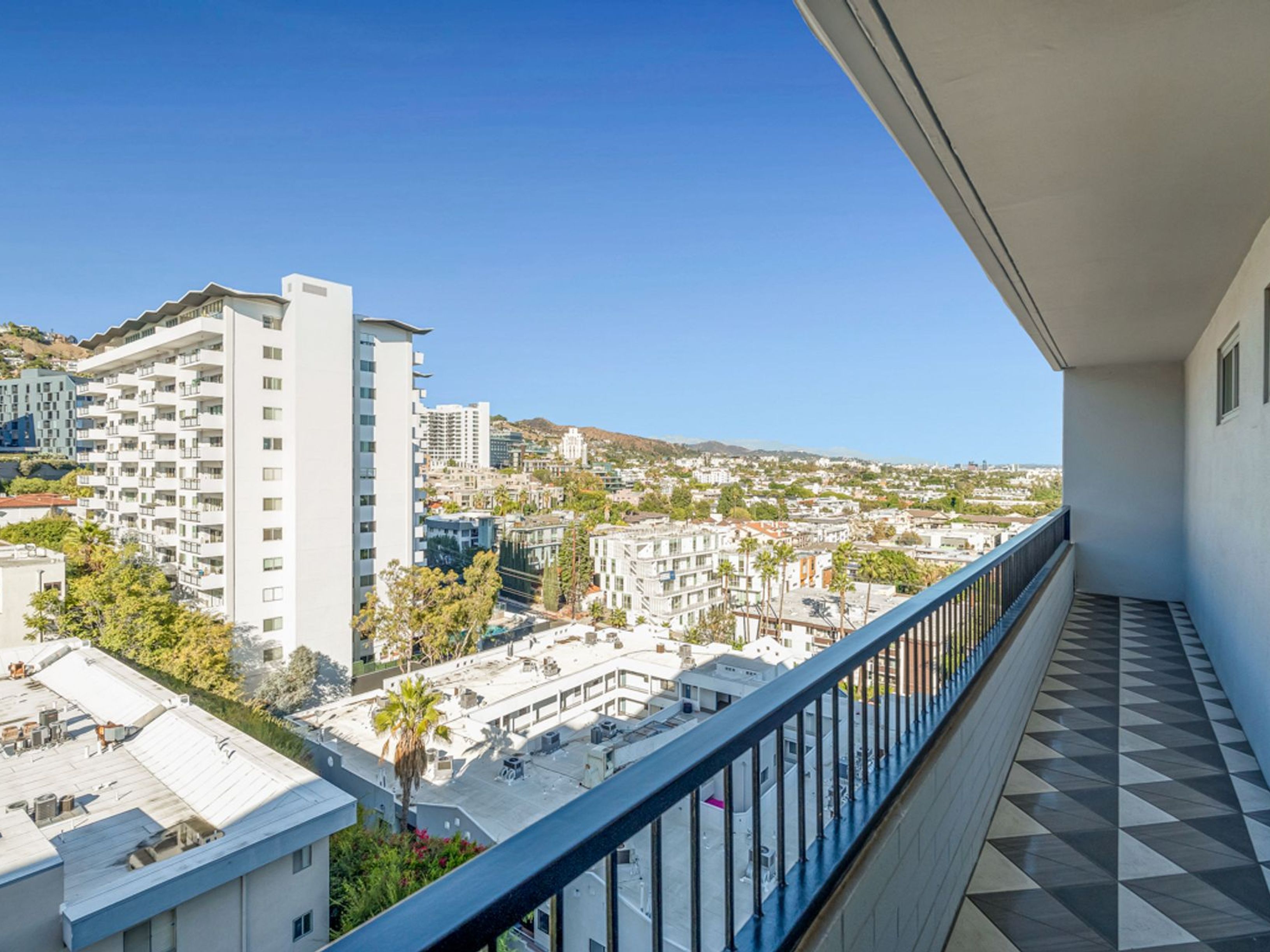  1100 Alta Loma Vista Road , West Hollywood, CA 90069 - 物件實景
