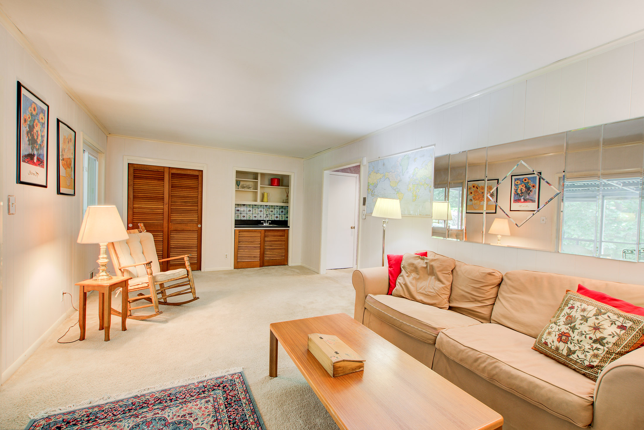  Mid-Century Modern Home on a Beautifully Landscaped Private Lot - 物件實景