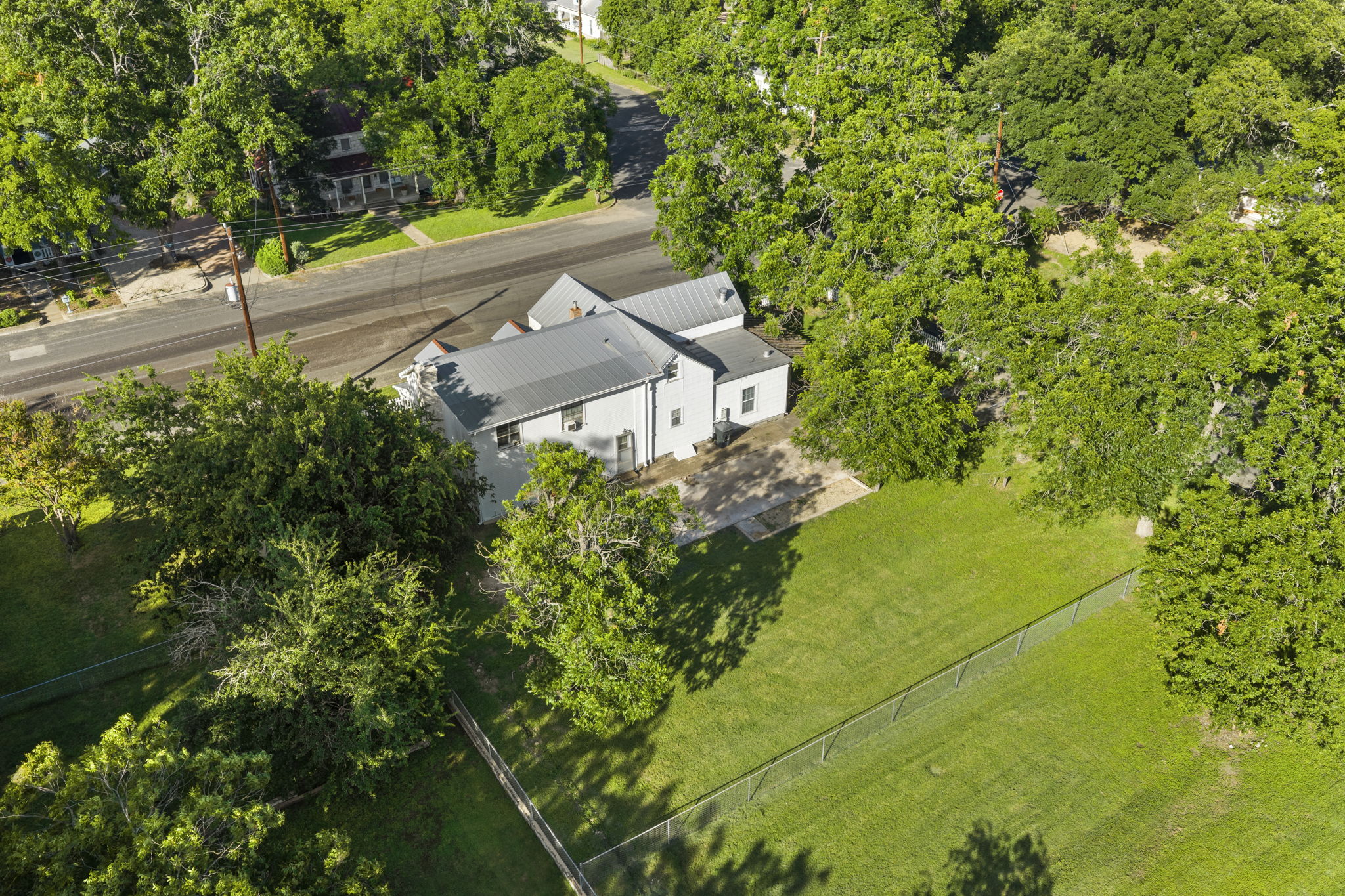  501 West Creek Street, Fredericksburg, TX 78624 - 物件實景