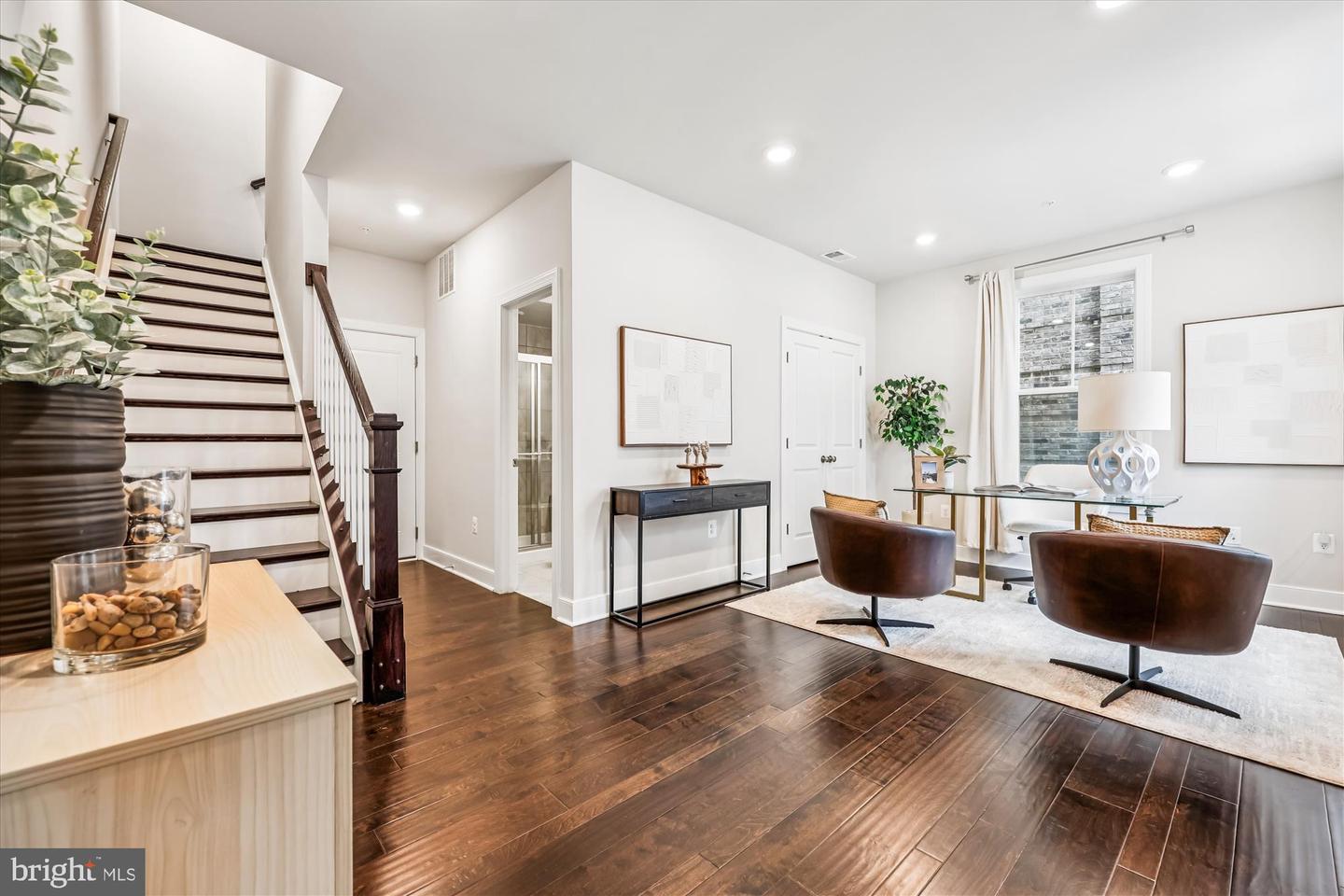 Gaithersburg, Maryland, 20878, United States, 4 Bedrooms Bedrooms, ,5 BathroomsBathrooms,Residential,For Sale,1949694