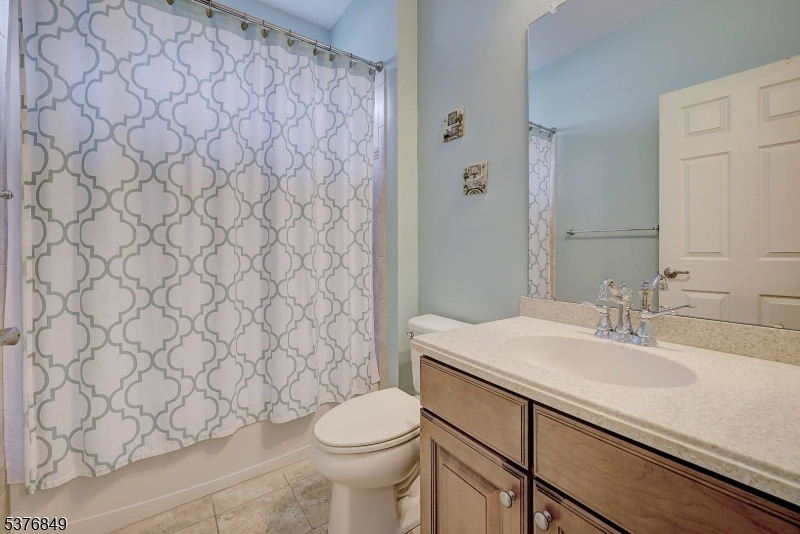 Franklin Twp., New Jersey, 08873, United States, 3 Bedrooms Bedrooms, ,2 BathroomsBathrooms,Residential,For Sale,1926291