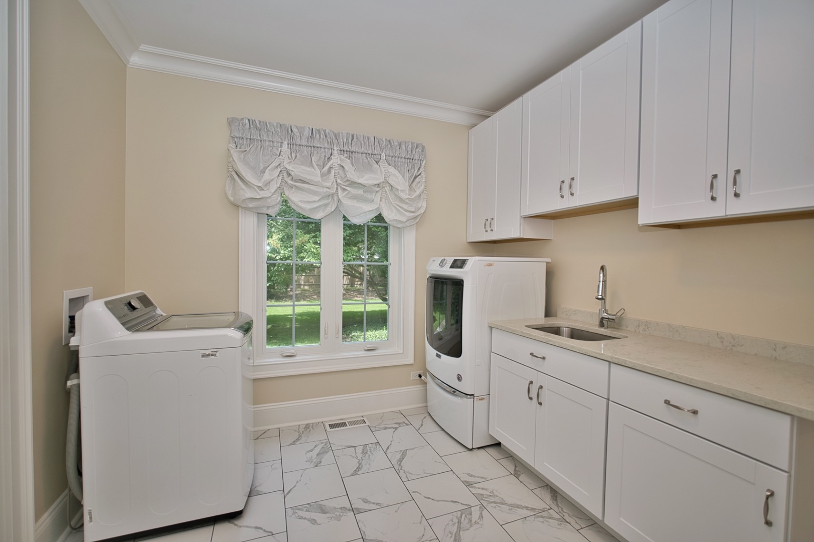 Lake Forest, Illinois, 60045, United States, 4 Bedrooms Bedrooms, ,5 BathroomsBathrooms,Residential,For Sale,1976497