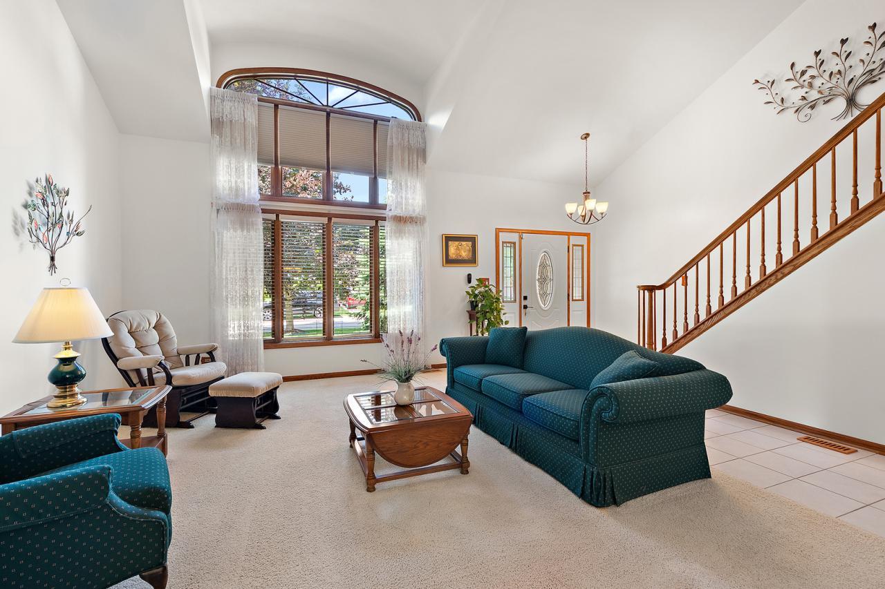 17815 Iroquois, Tinley Park, Illinois, 60477, United States, 5 Bedrooms Bedrooms, ,4 BathroomsBathrooms,Residential,For Sale,17815 Iroquois,1635581