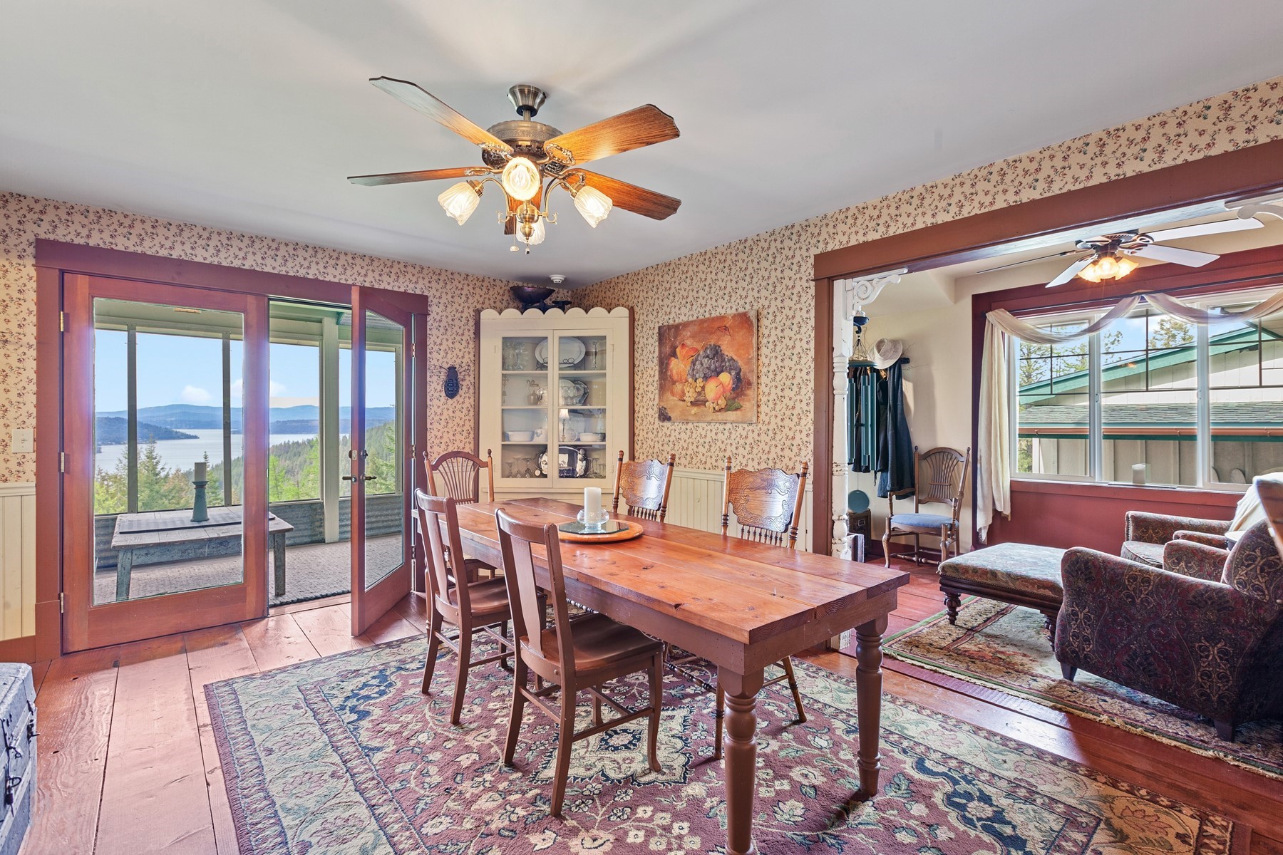  Beautiful Home with Expansive Lake Views - 物件實景